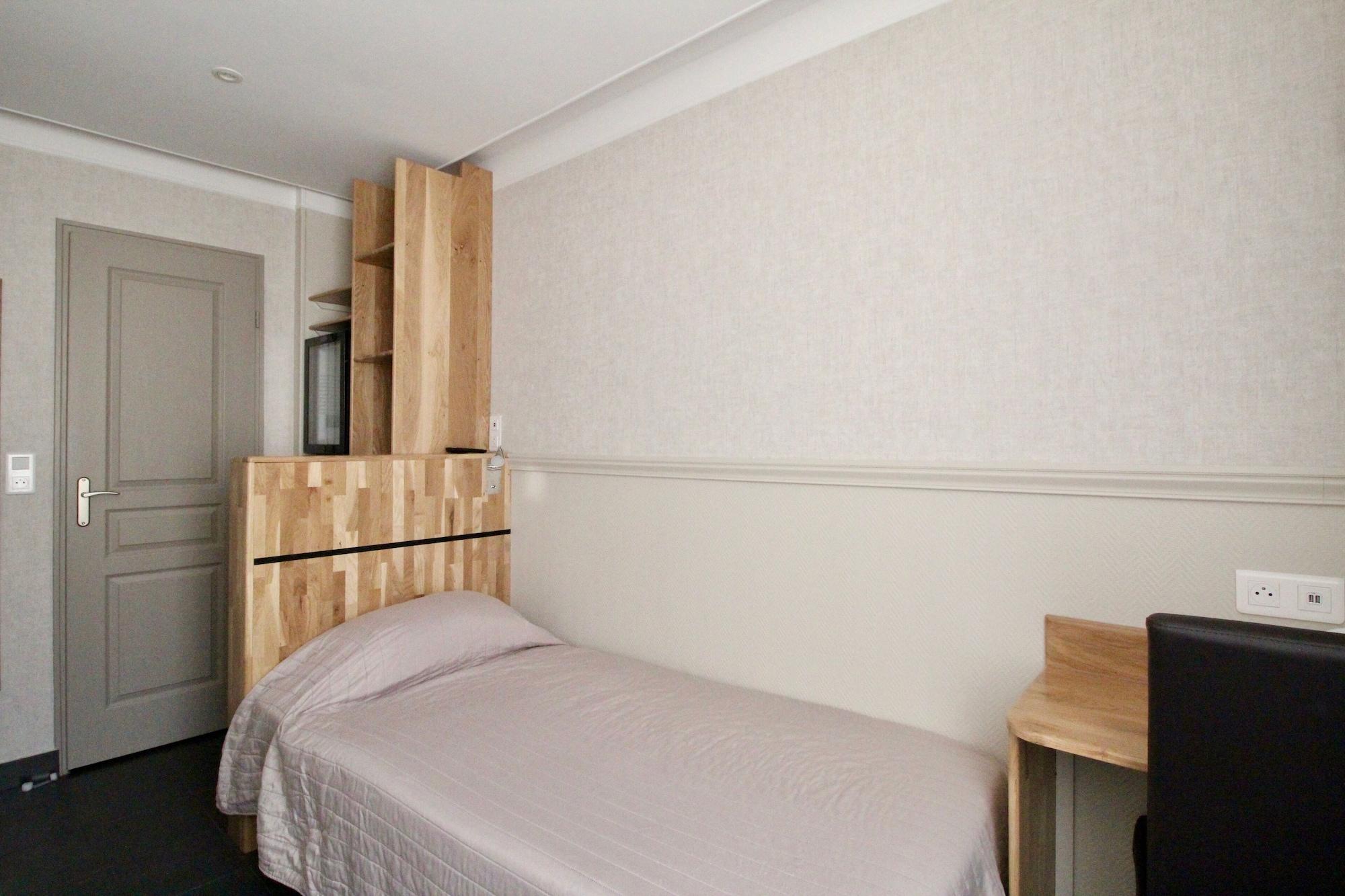 Hôtel des Pyrénées by null