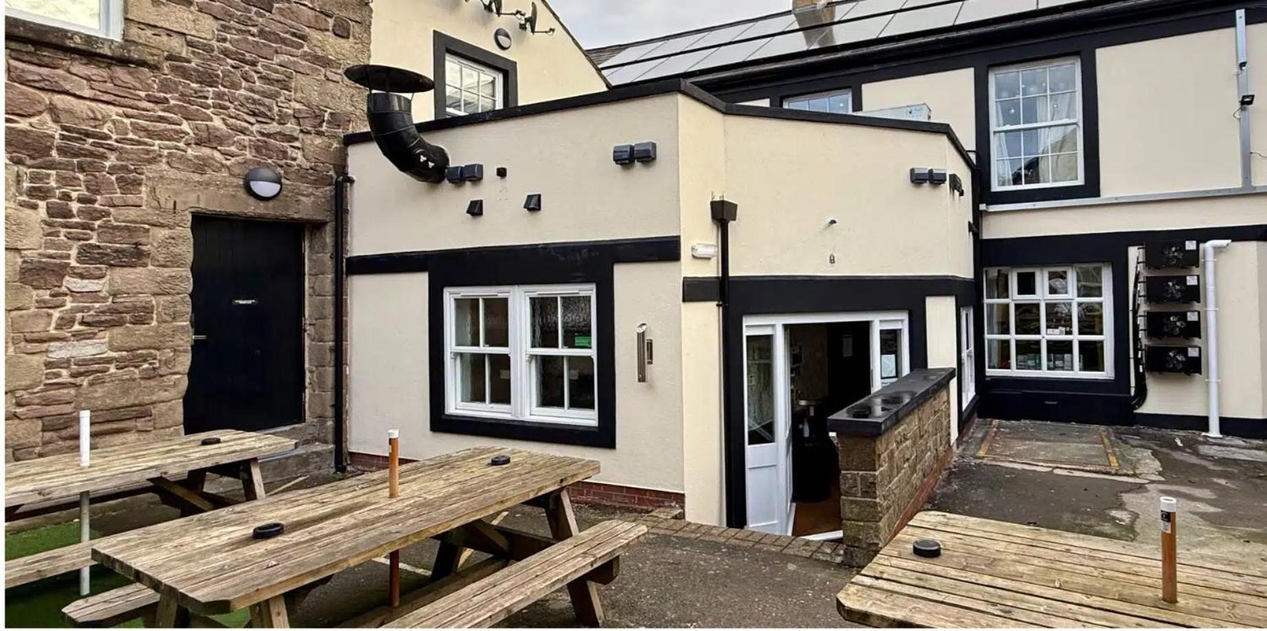 The Queens Head Hotel