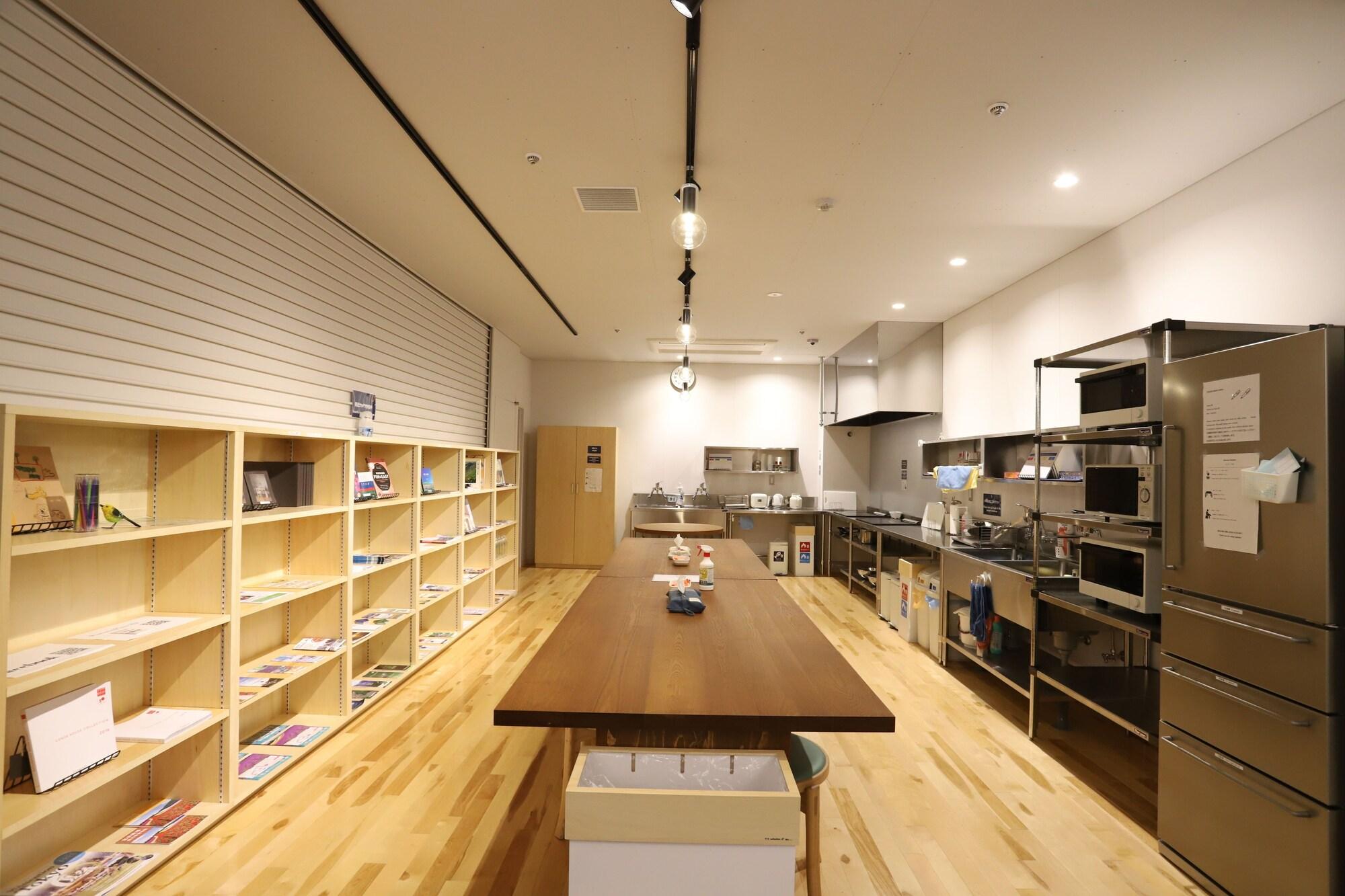 Tomar & Eversa (Hostel and Cafe Lounge) by null