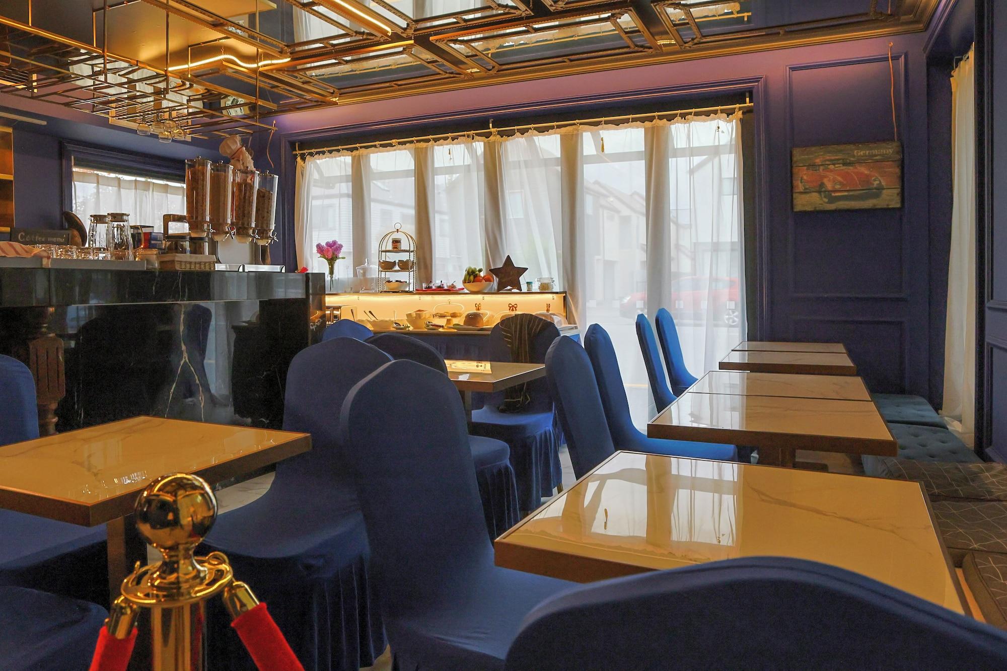 The Salisbury Hotel Luxury Class