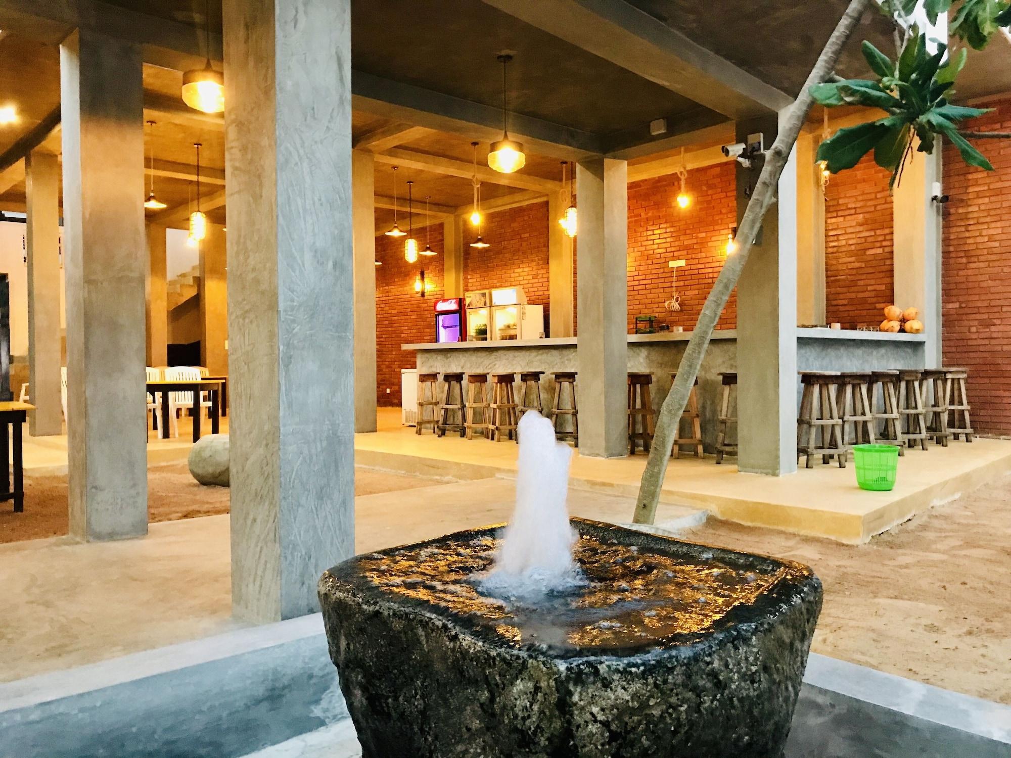 Central Beach Inn - photo