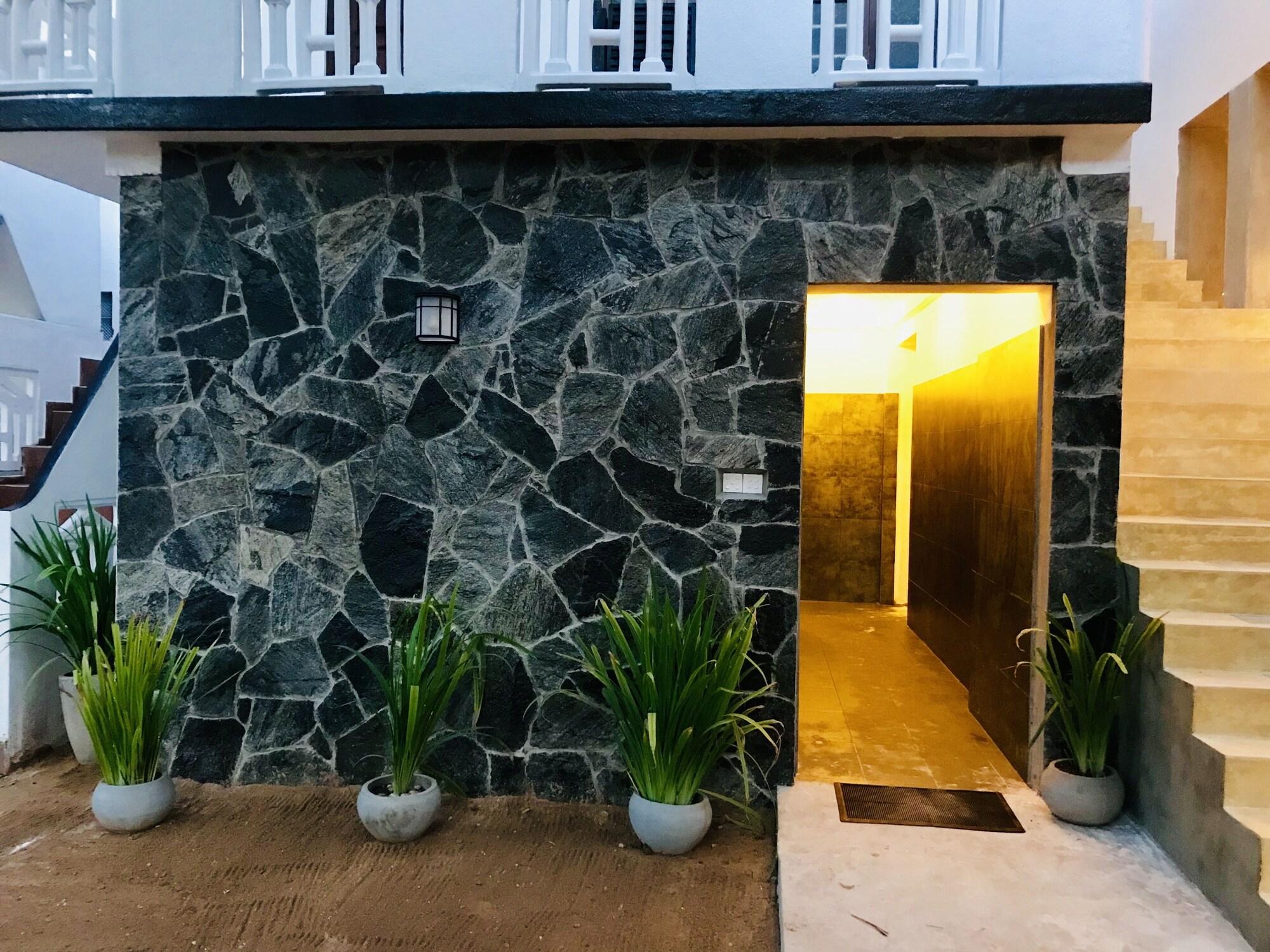 Central Beach Inn - photo