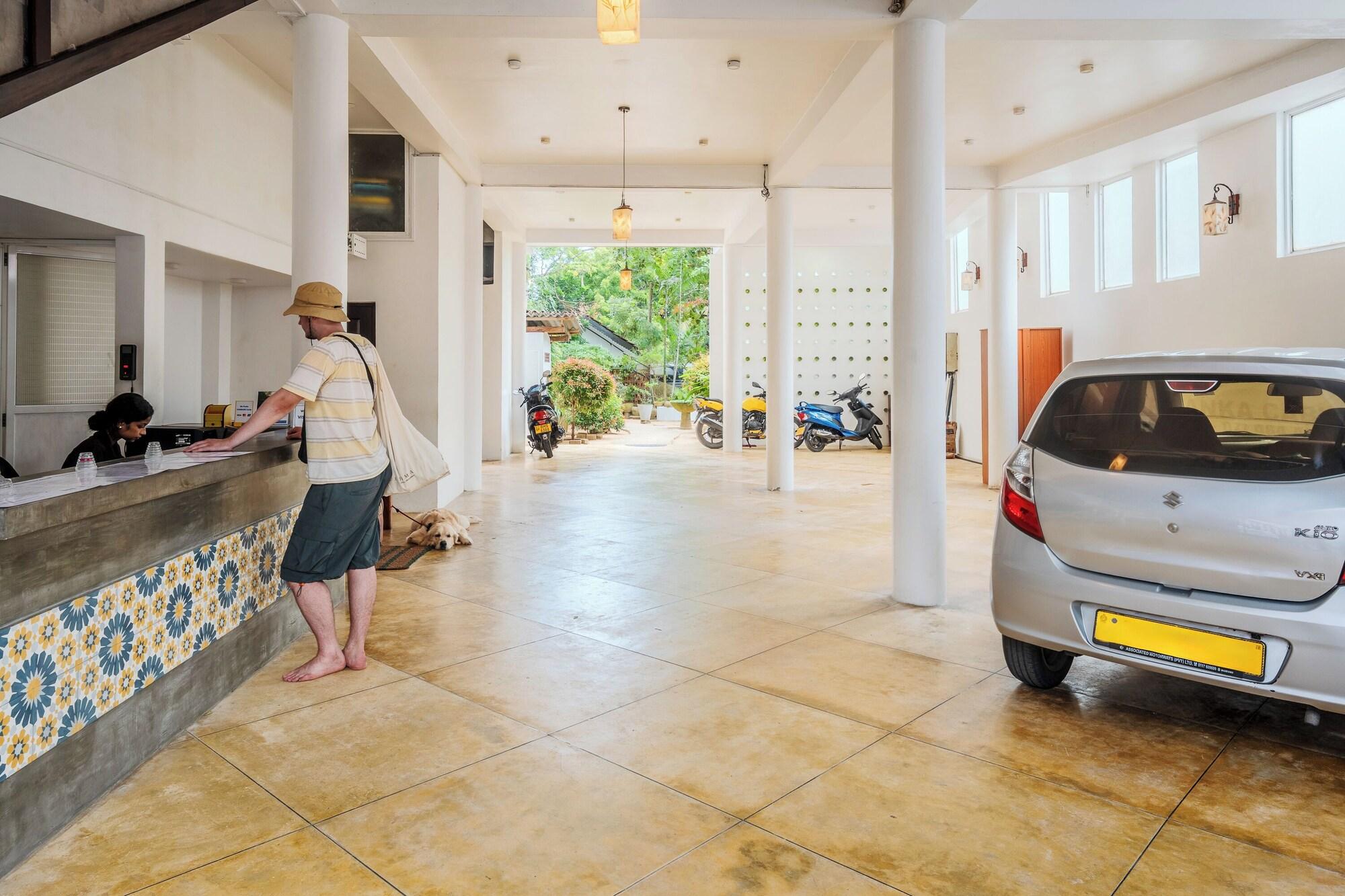 Central Beach Inn - photo