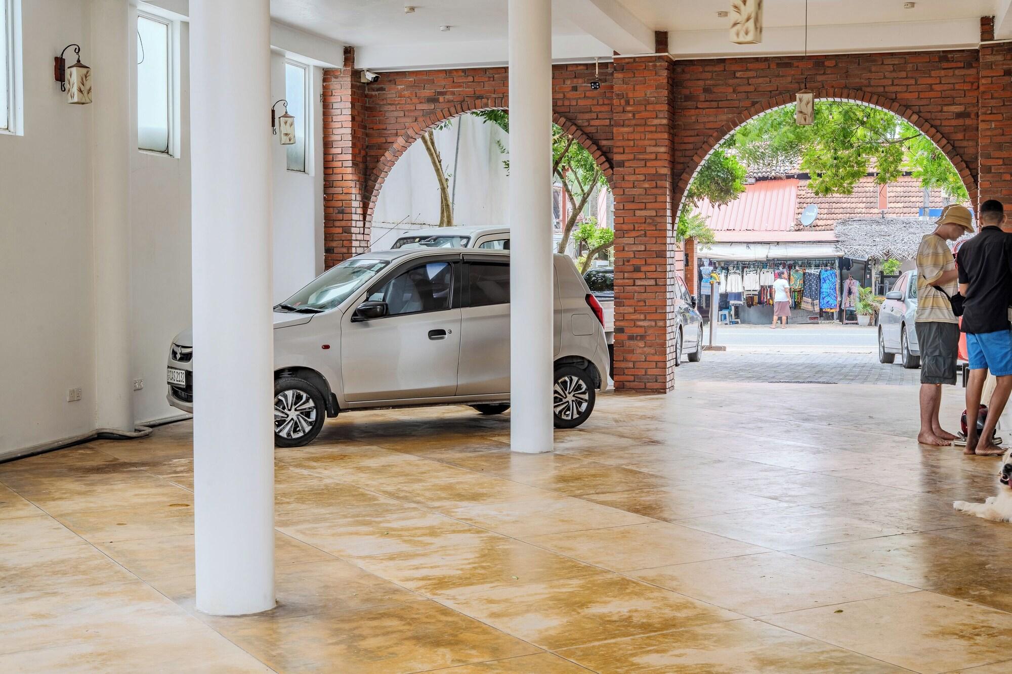 Central Beach Inn - photo