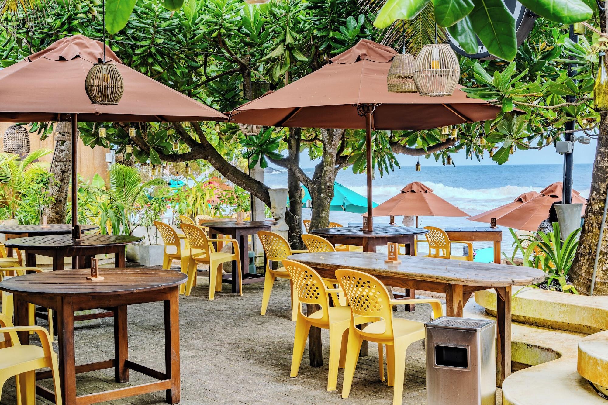 Central Beach Inn - photo