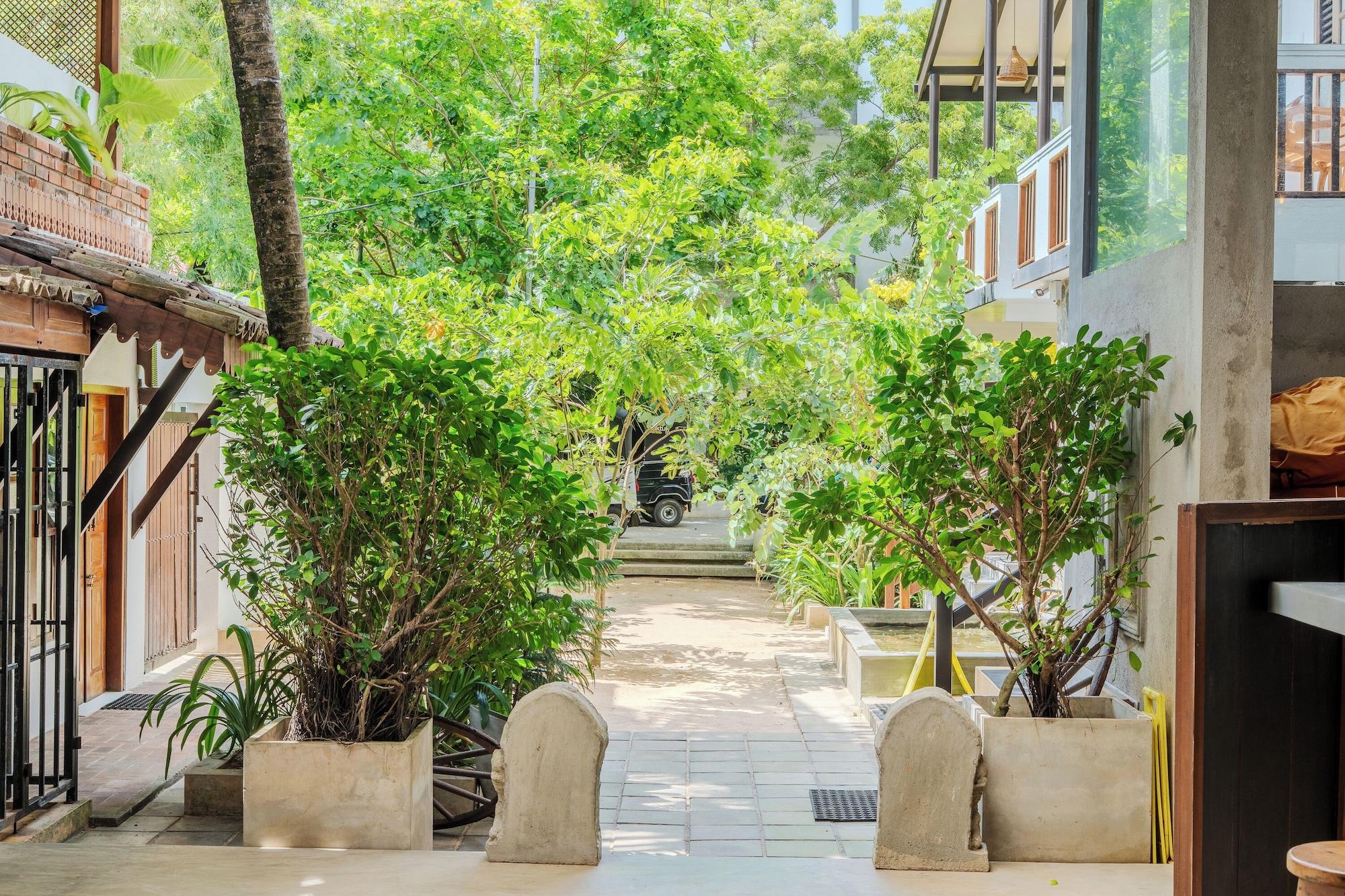 Central Beach Inn - photo