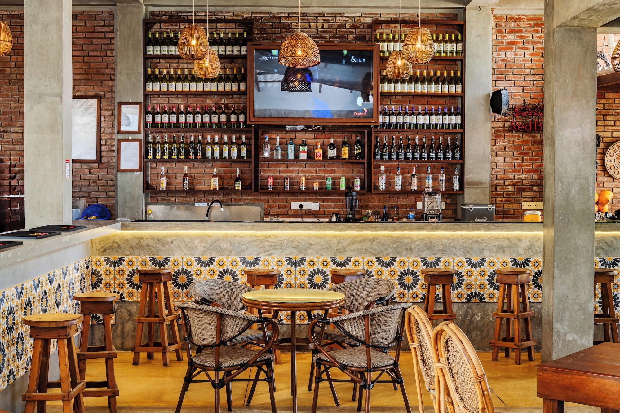 Central Beach Inn - photo