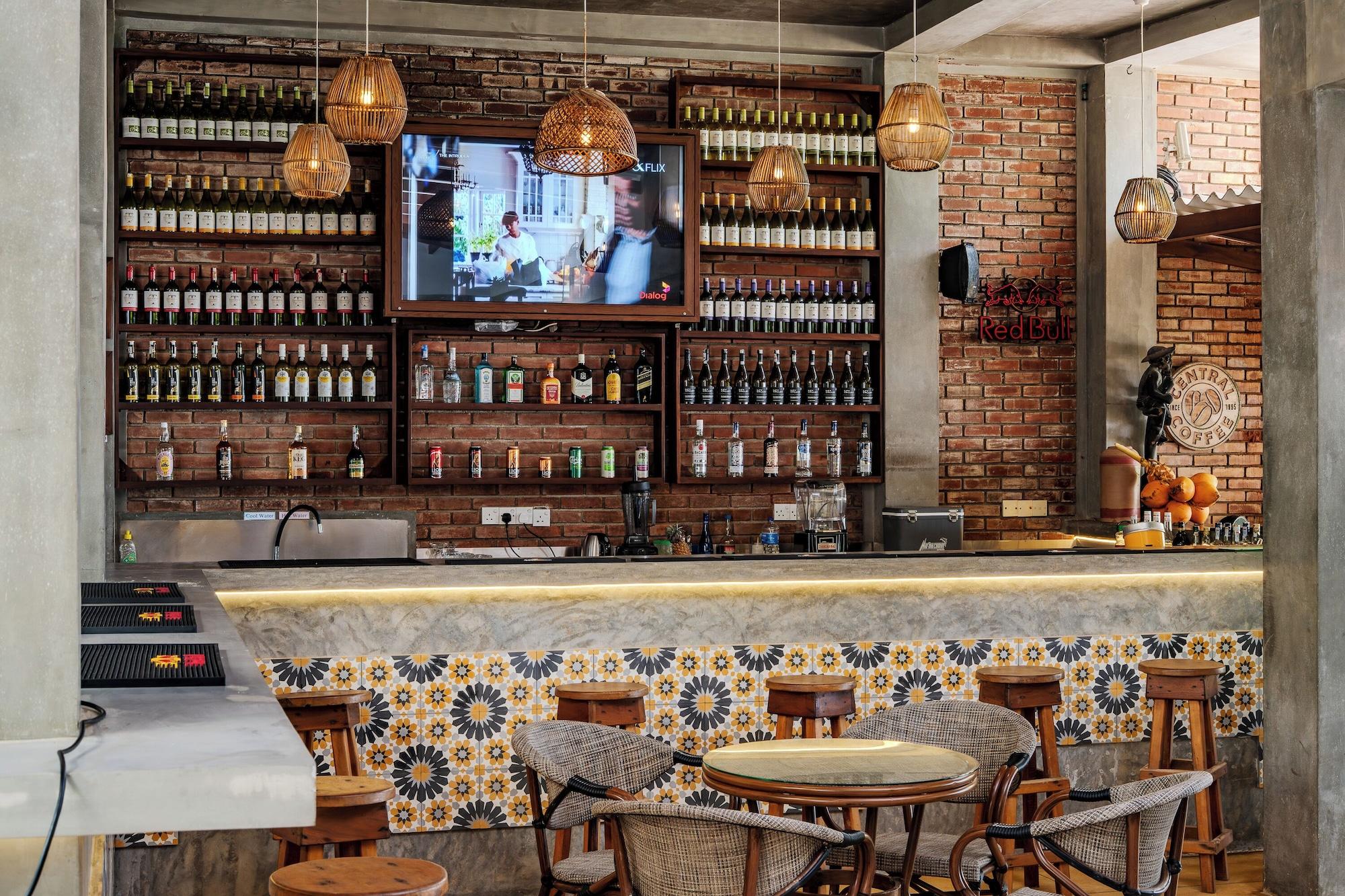 Central Beach Inn - photo