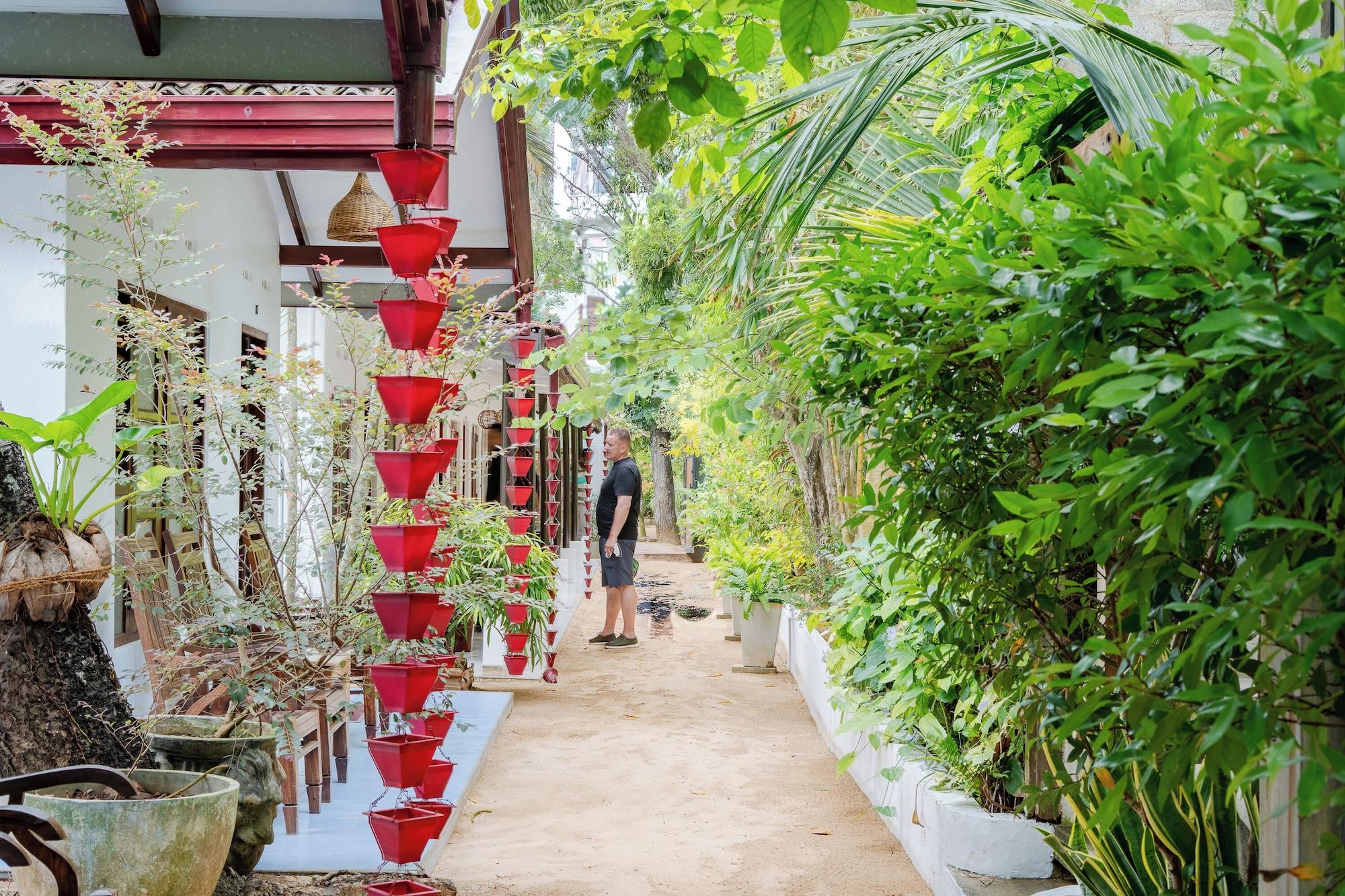 Central Beach Inn - photo