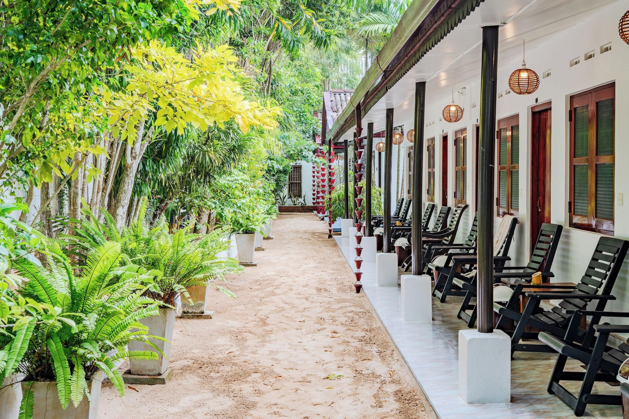 Central Beach Inn - photo