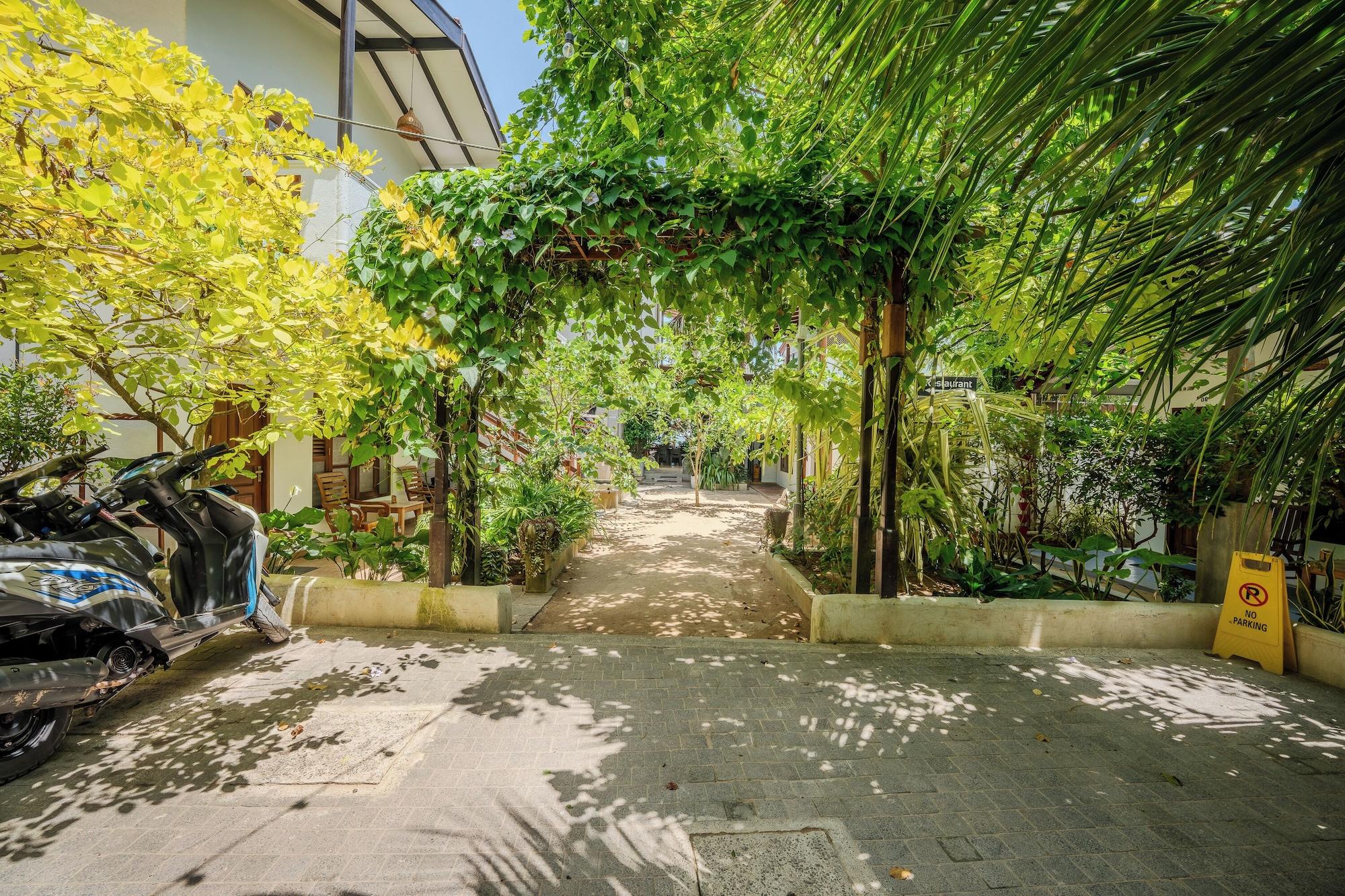 Central Beach Inn - photo