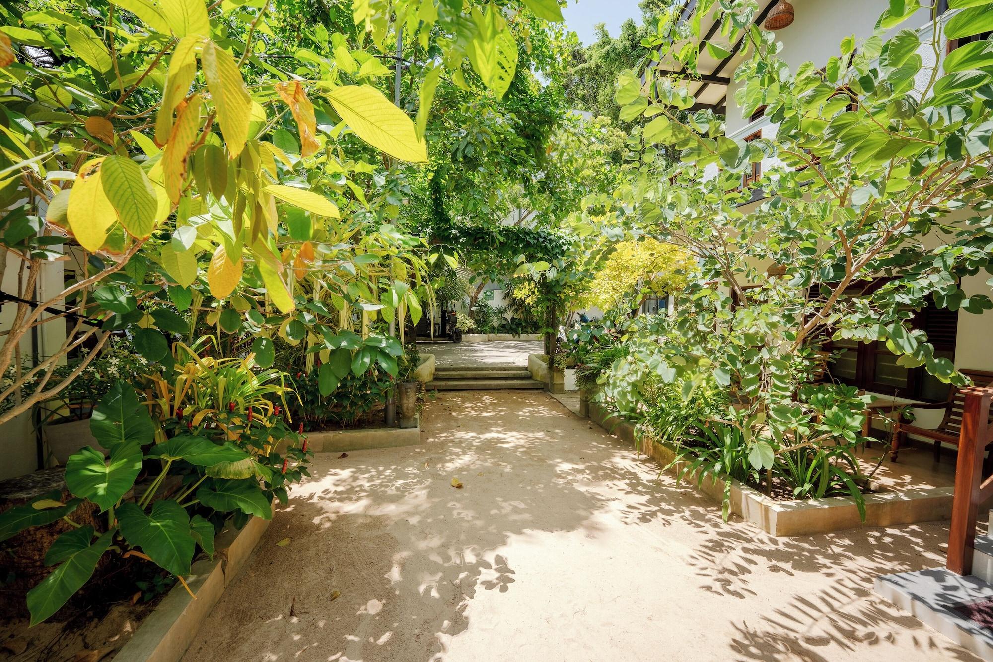 Central Beach Inn - photo