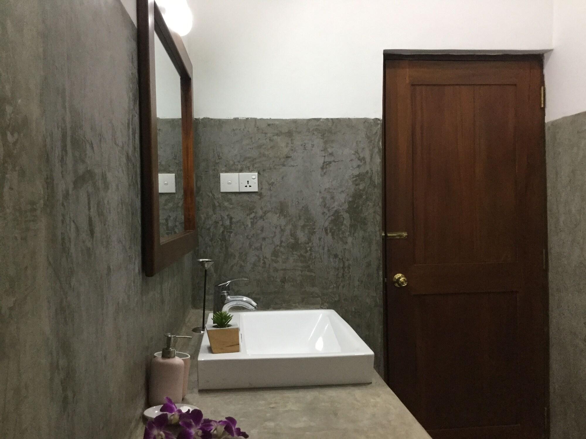 Hanthana House