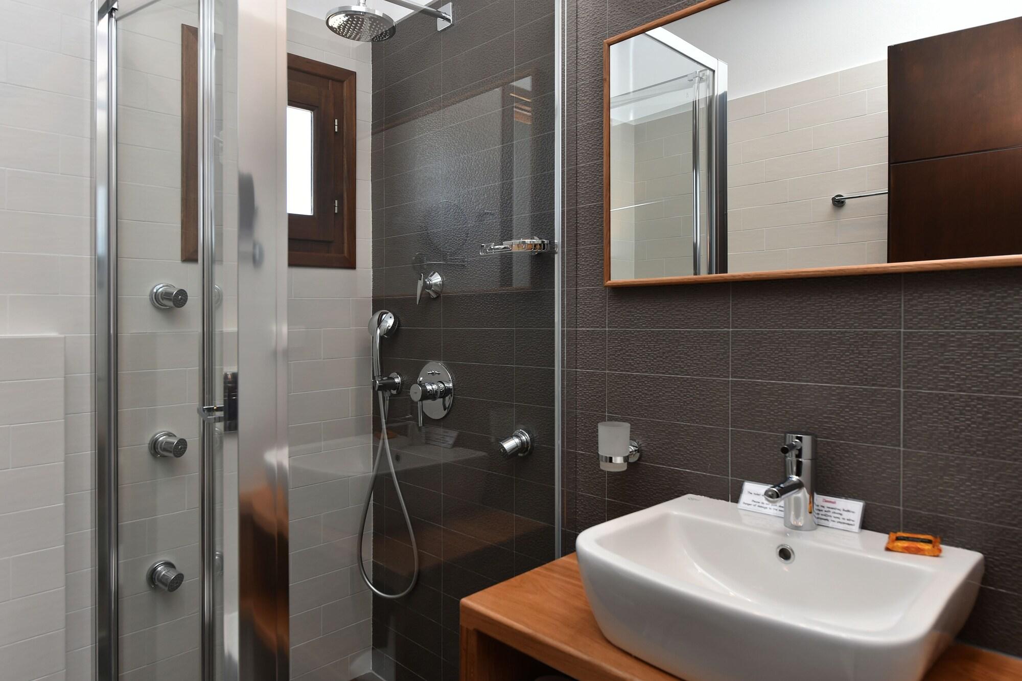 Aella Residence