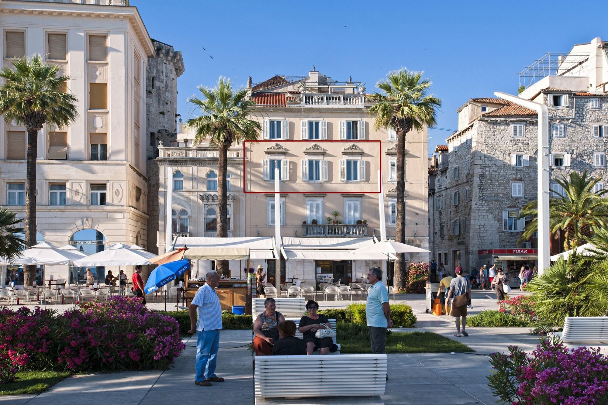 Riva Luxury Suites - Poză