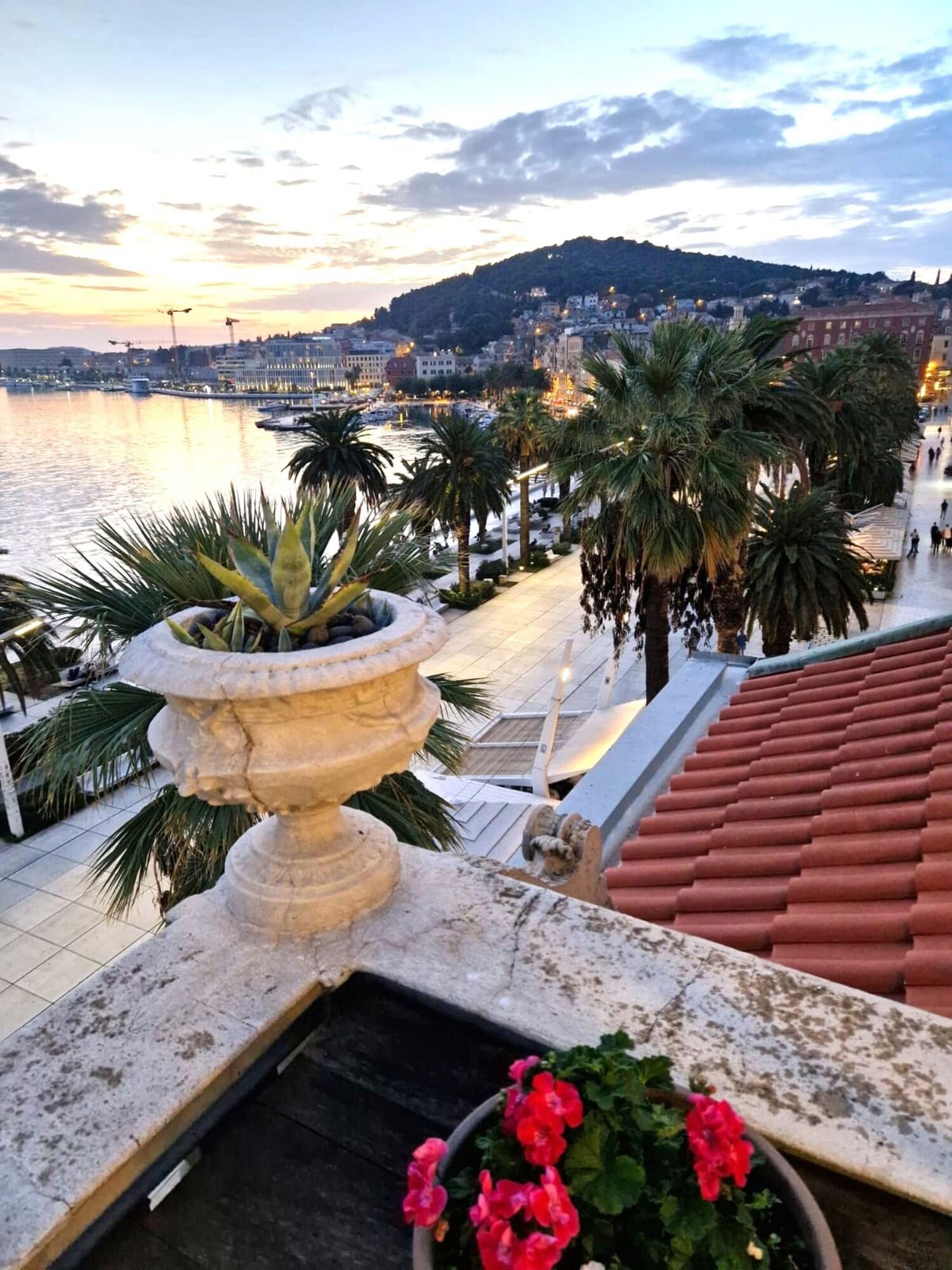 Riva Luxury Suites - Poză