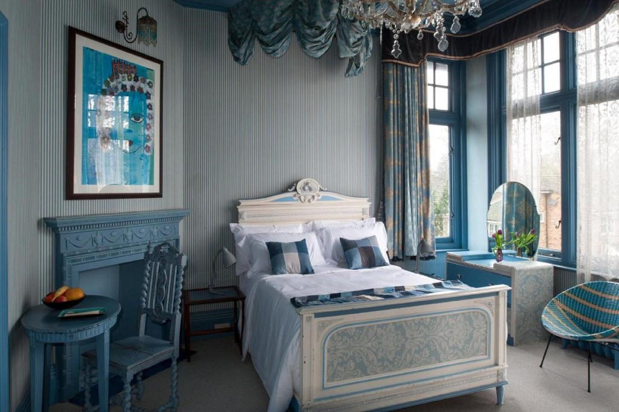 River Arts Club by null