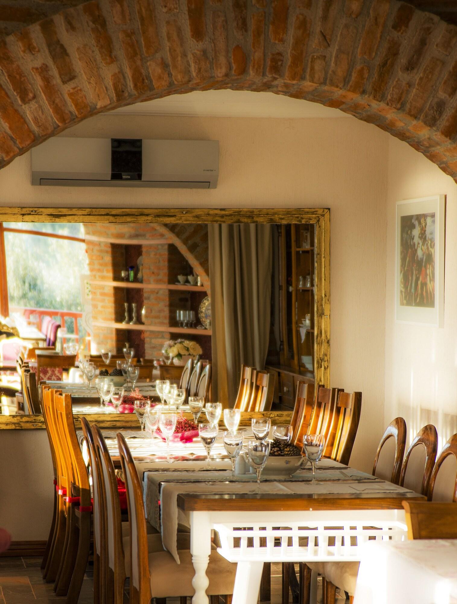 Aeneas Hotel