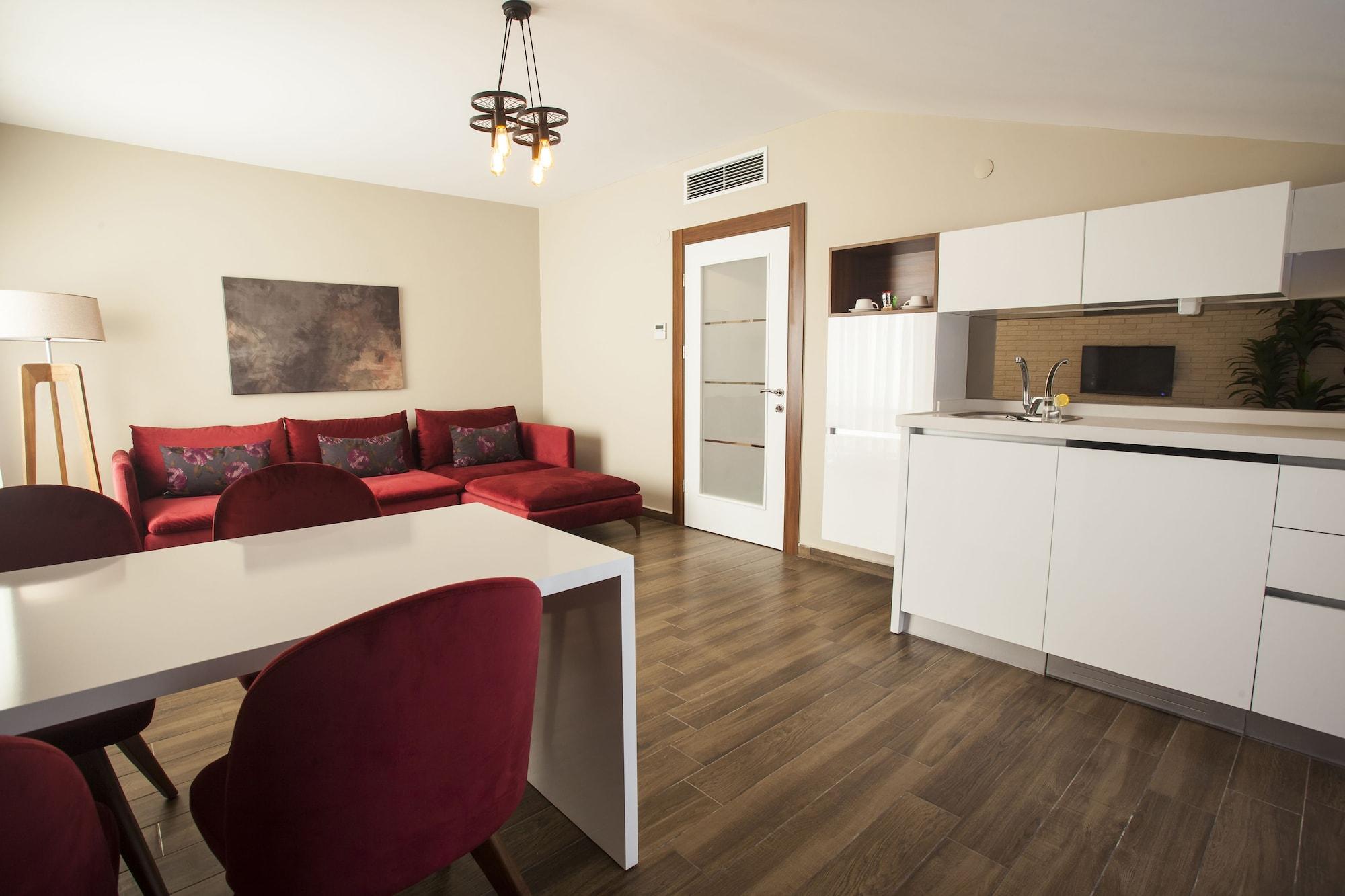Maxuite Hotel In Home