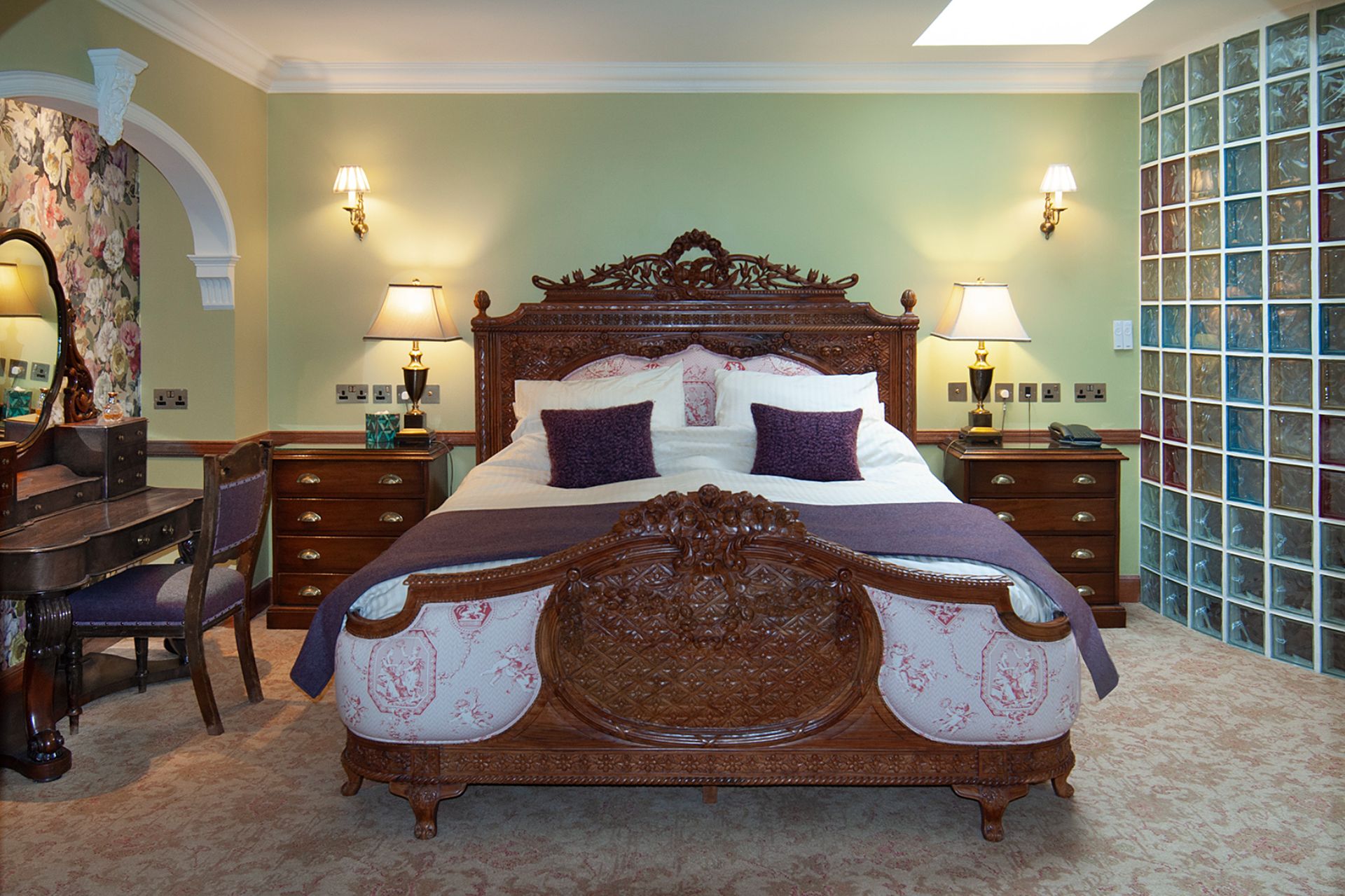 Lynnfield Hotel & Restaurant 4 Star Rated by null