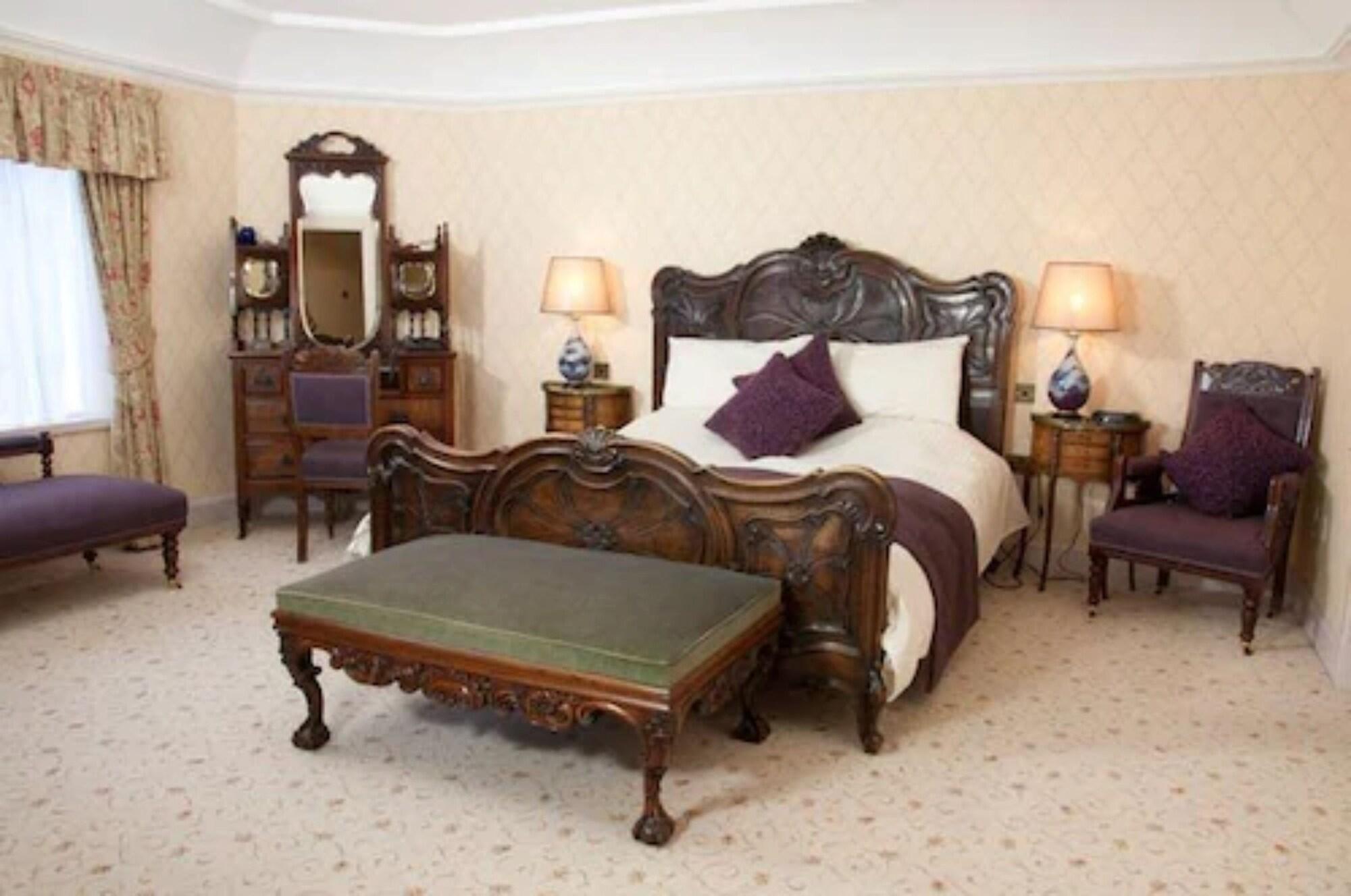 Lynnfield Hotel & Restaurant 4 Star Rated by null