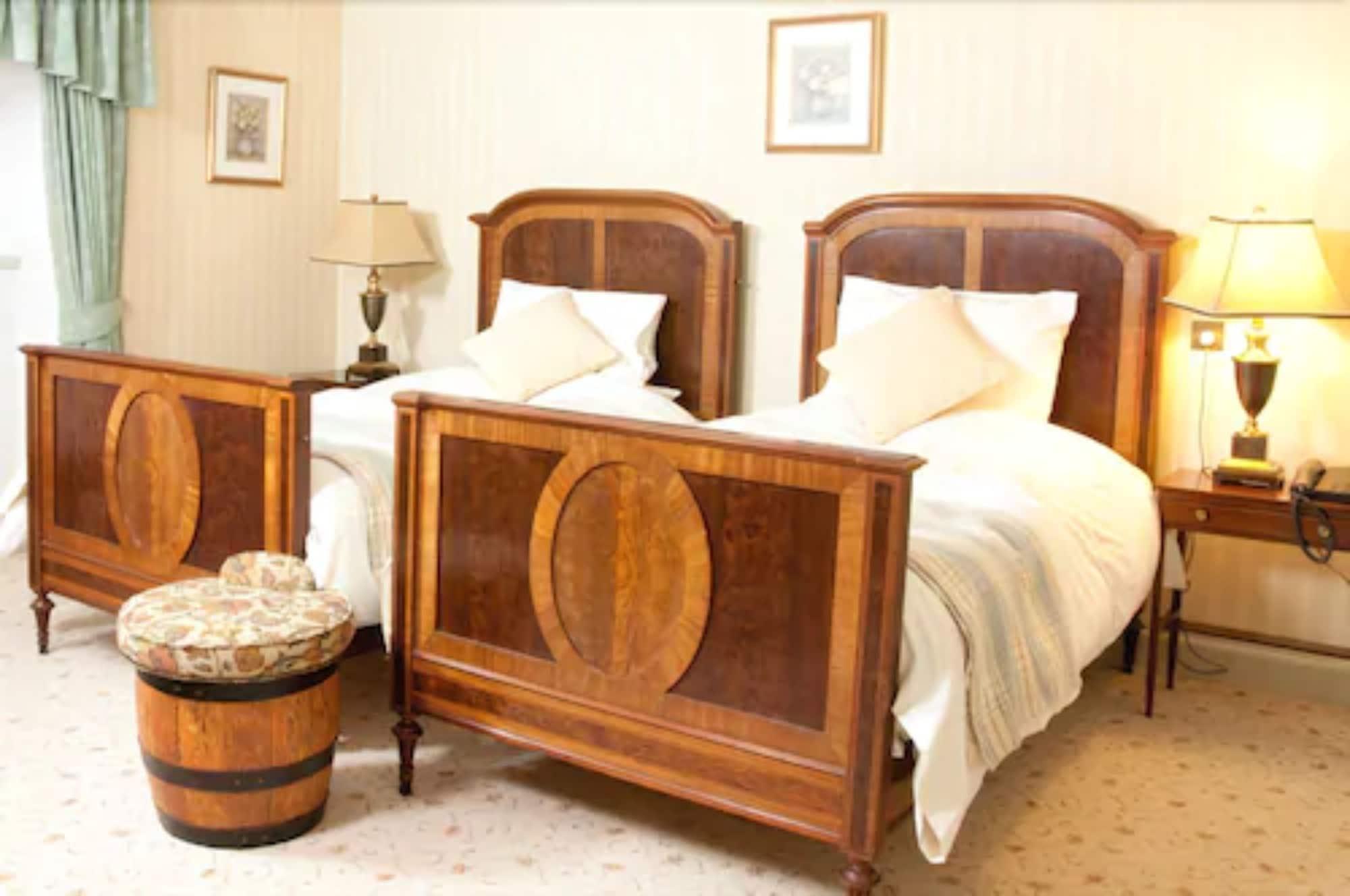 Lynnfield Hotel & Restaurant 4 Star Rated by null