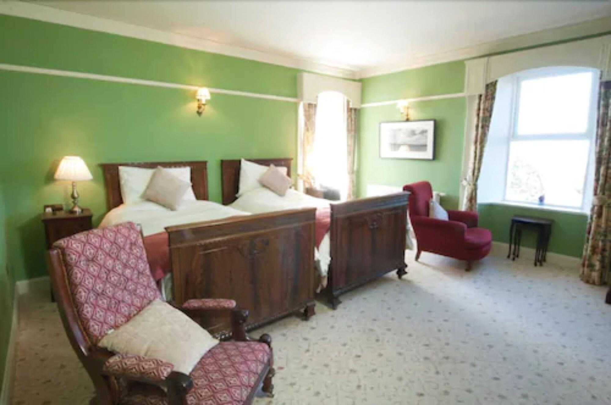 Lynnfield Hotel & Restaurant 4 Star Rated by null