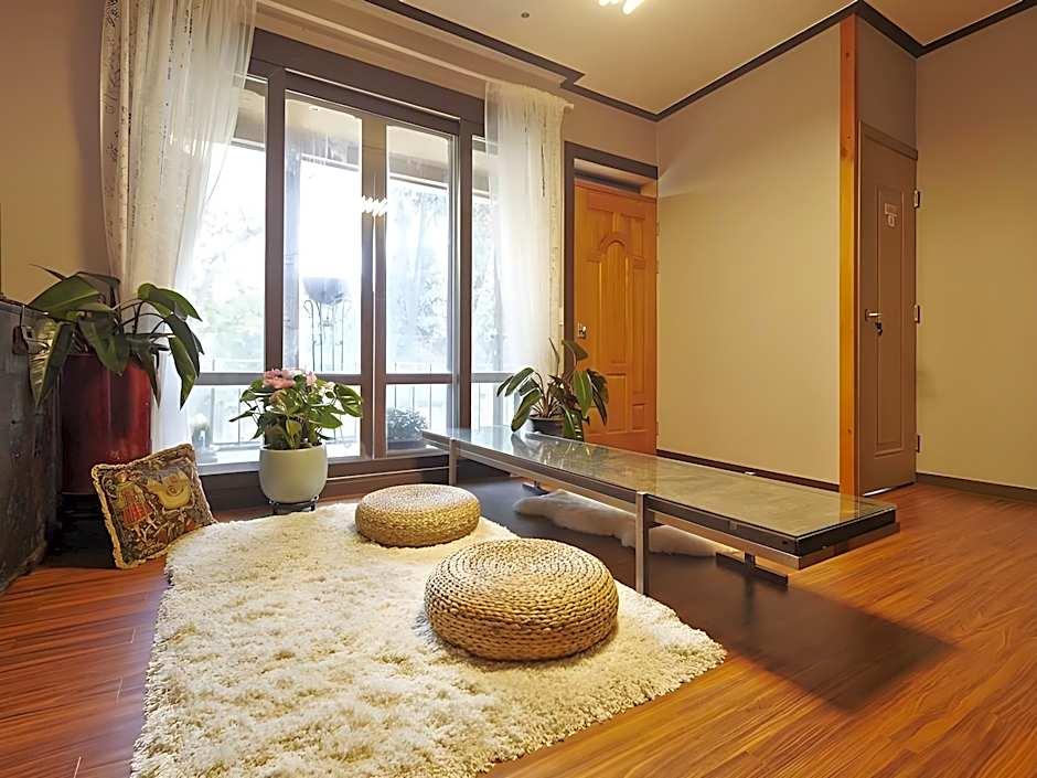 Jiwoljang Guest House