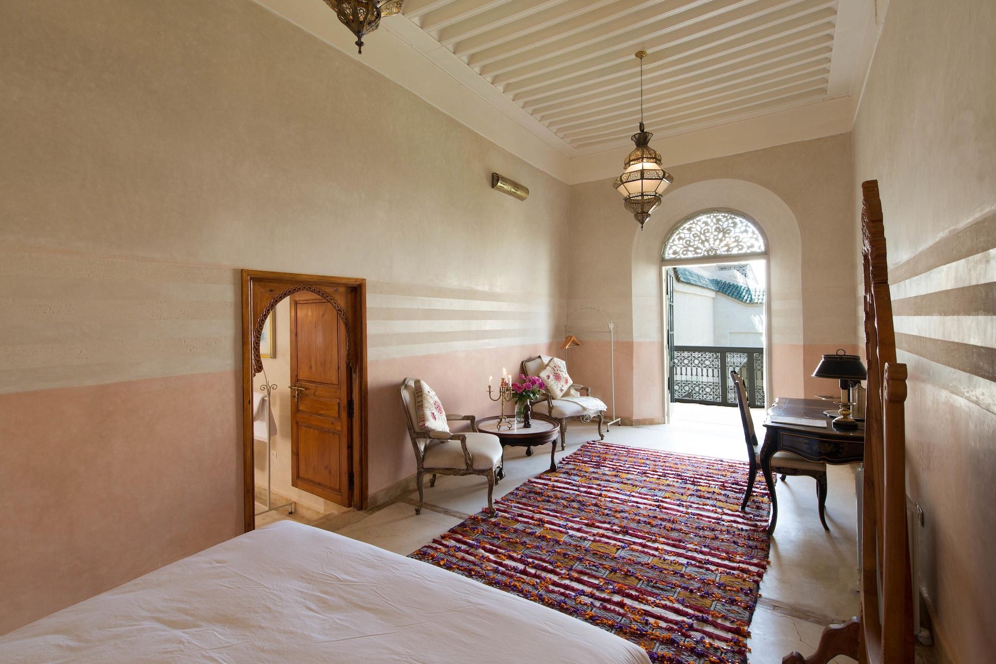 Riad Emberiza Sahari by null