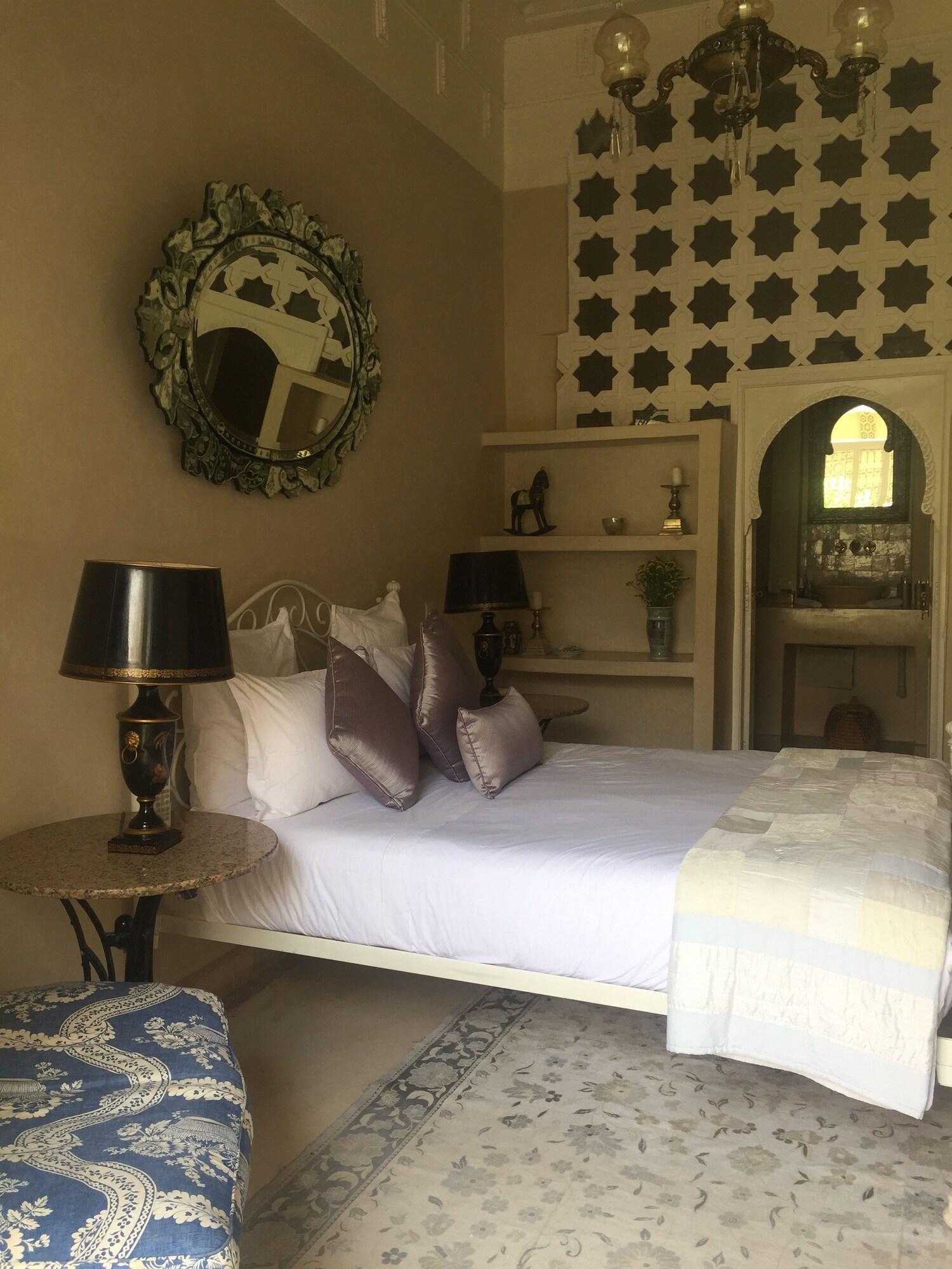 Riad Emberiza Sahari by null