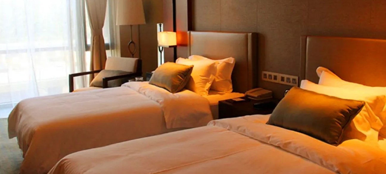 Swan Lakeview Hotel