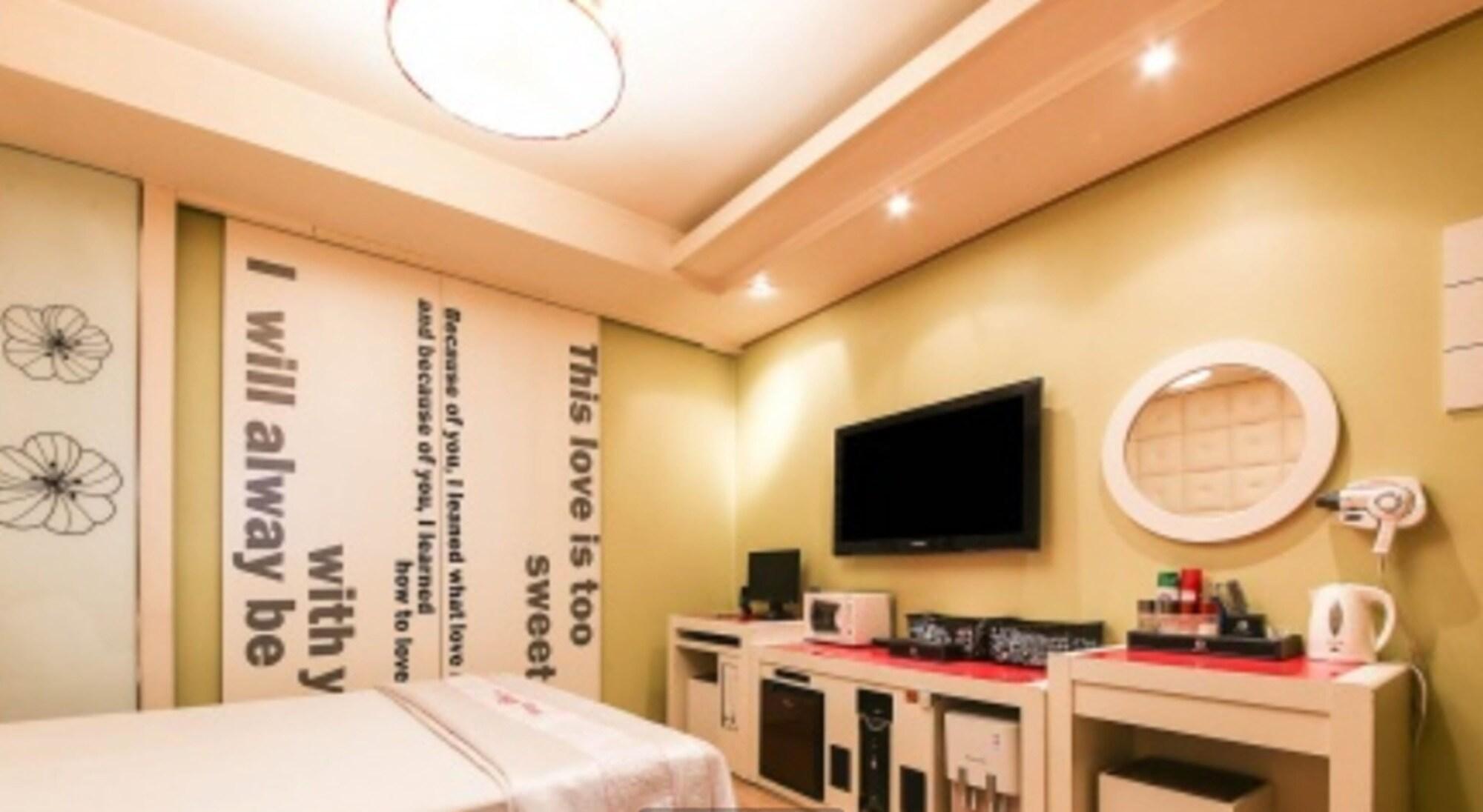 Shine Motel