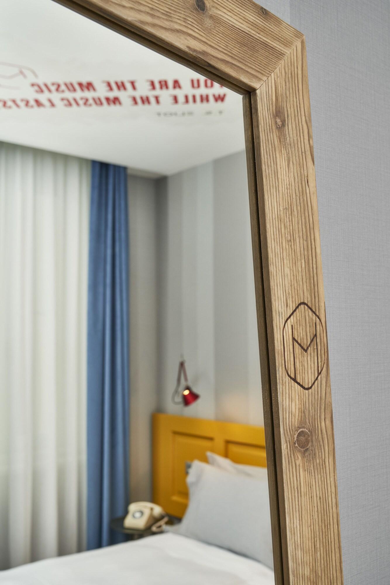 The Modernist Hotel by null