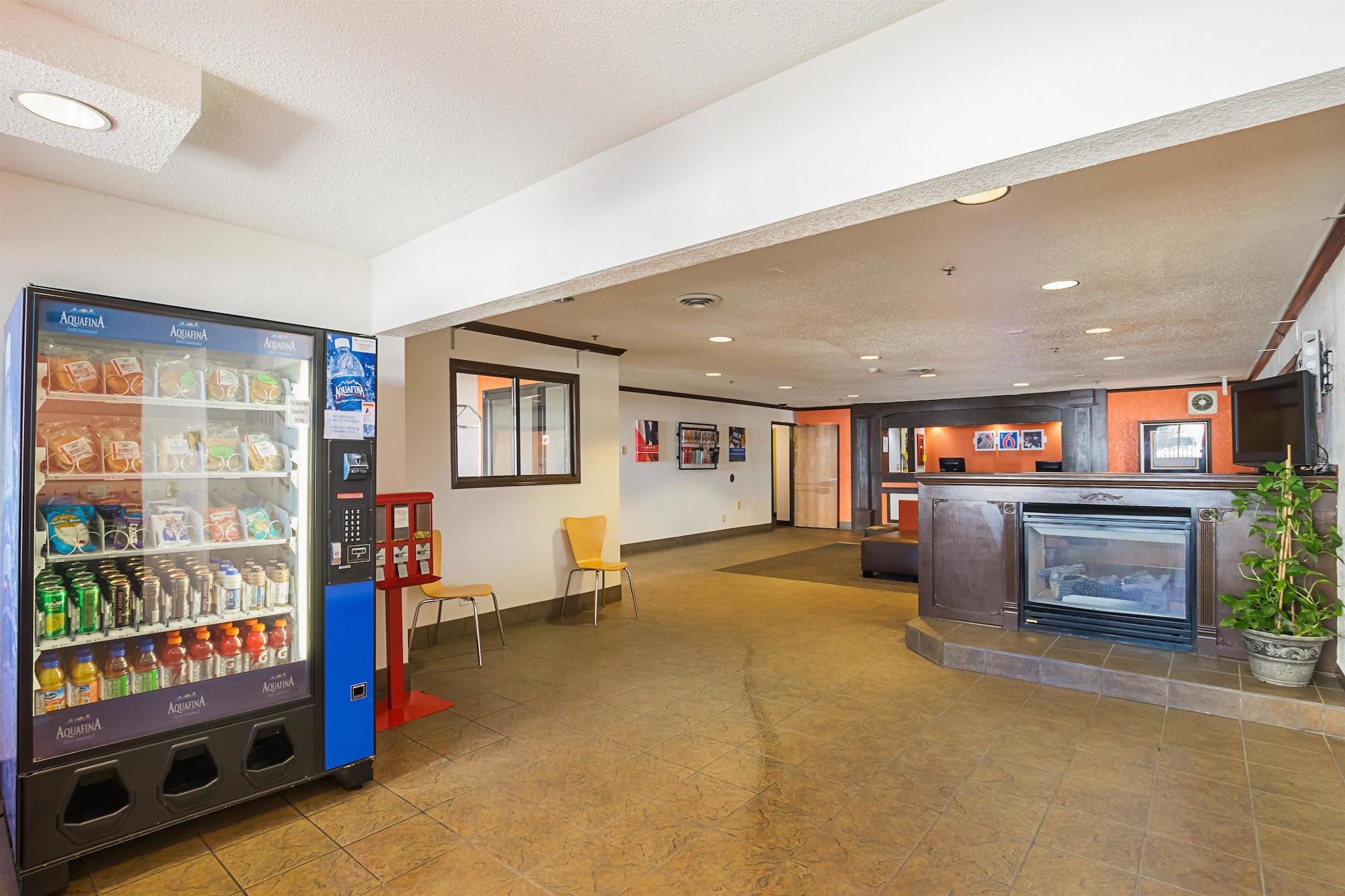 Motel 6 Waterloo, IA - Crossroads Mall - Cedar Fal