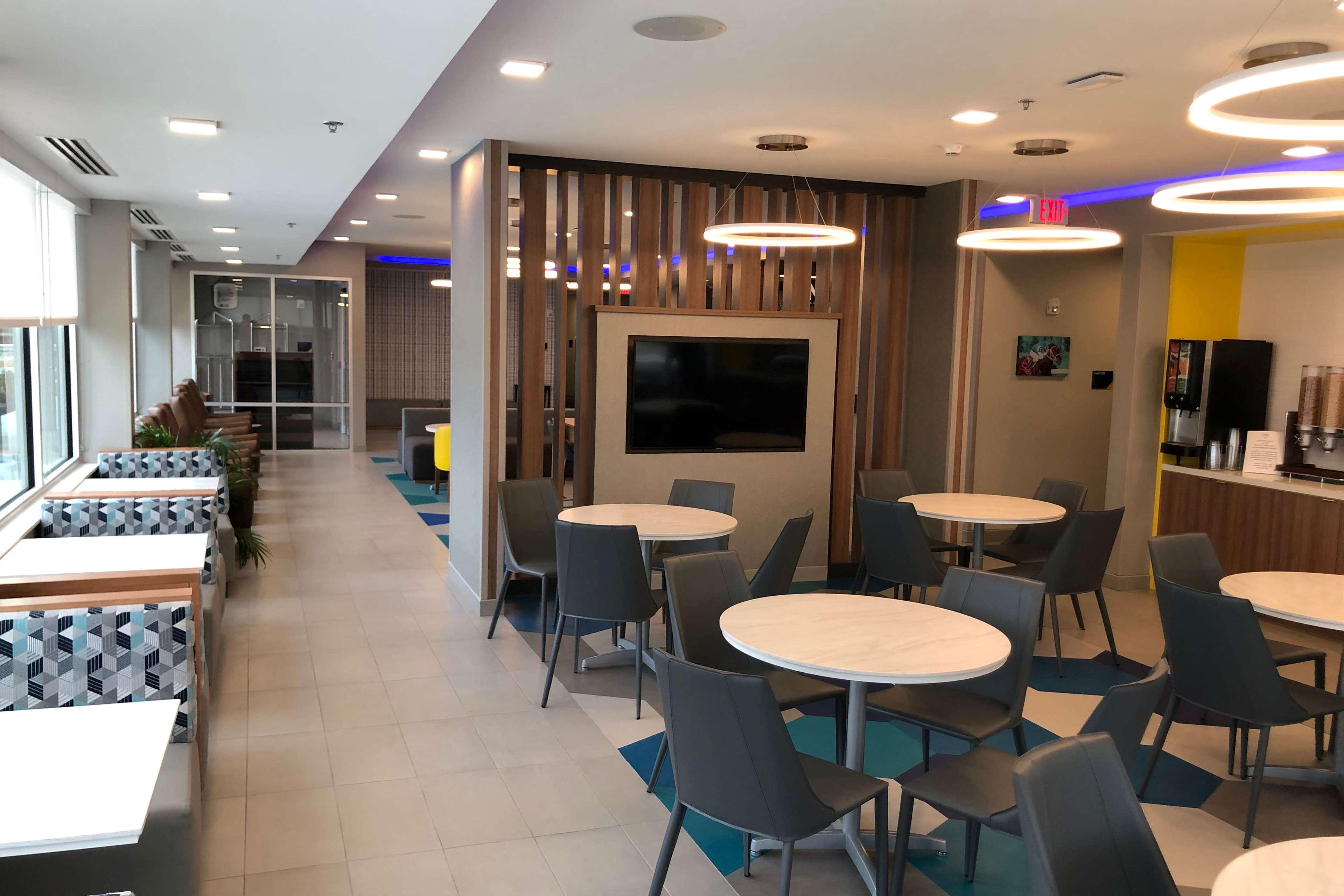 Microtel Inn & Suites By Wyndham Hot Springs