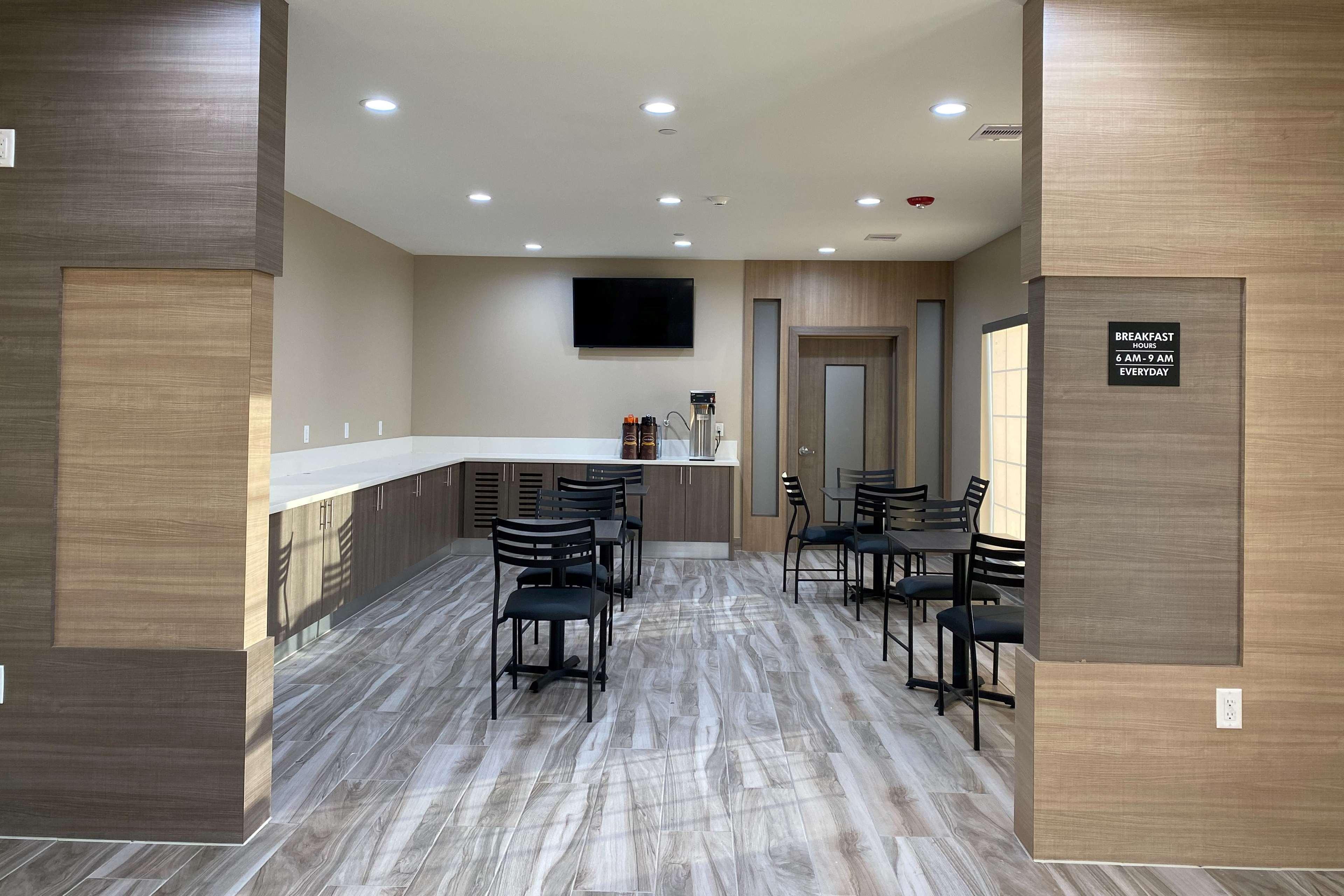 Super 8 by Wyndham Houston NW Beltway 8