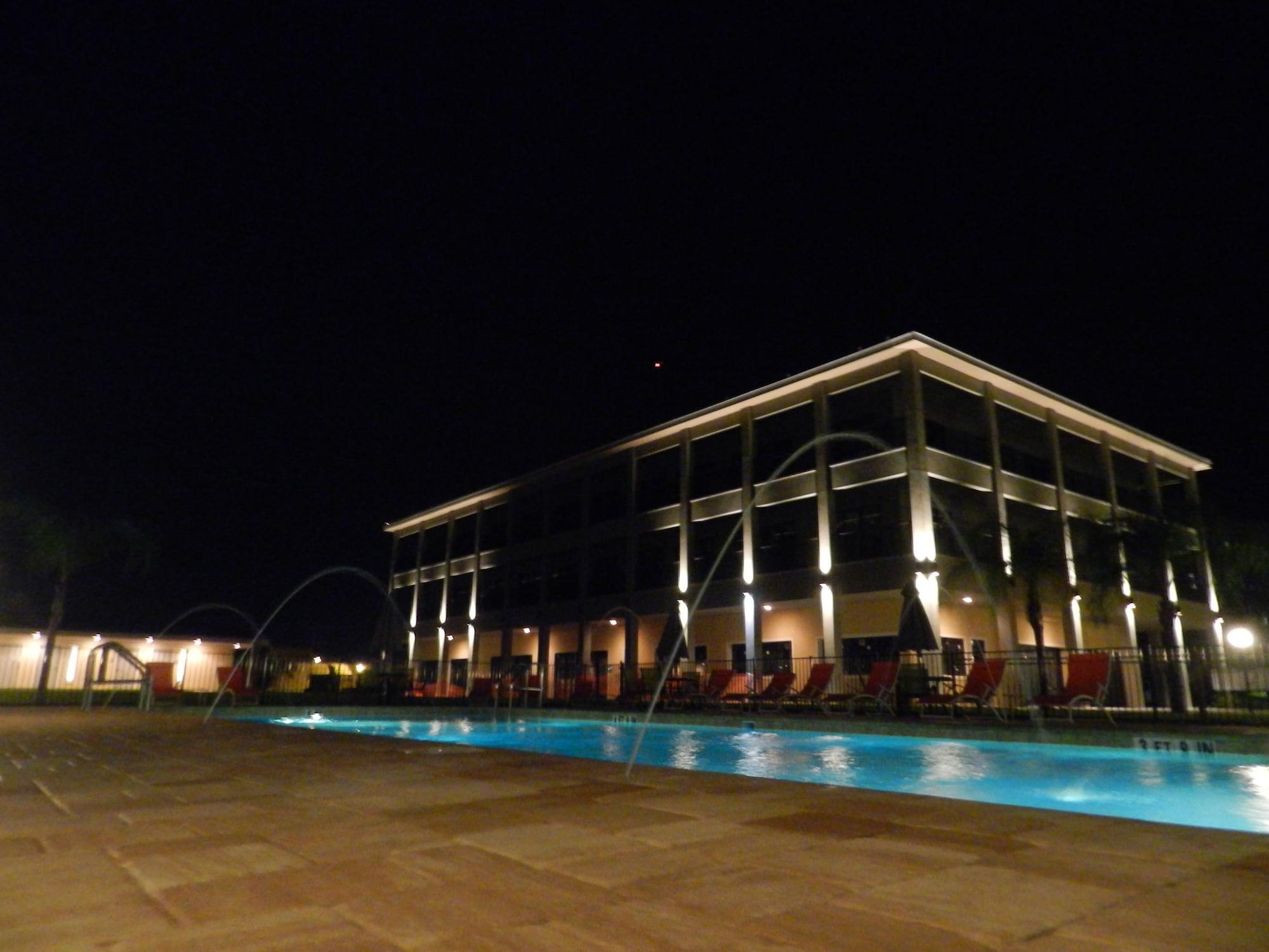 Citrus On the Lake Boutique Hotel / Citrus Sky Bar Tavares by null