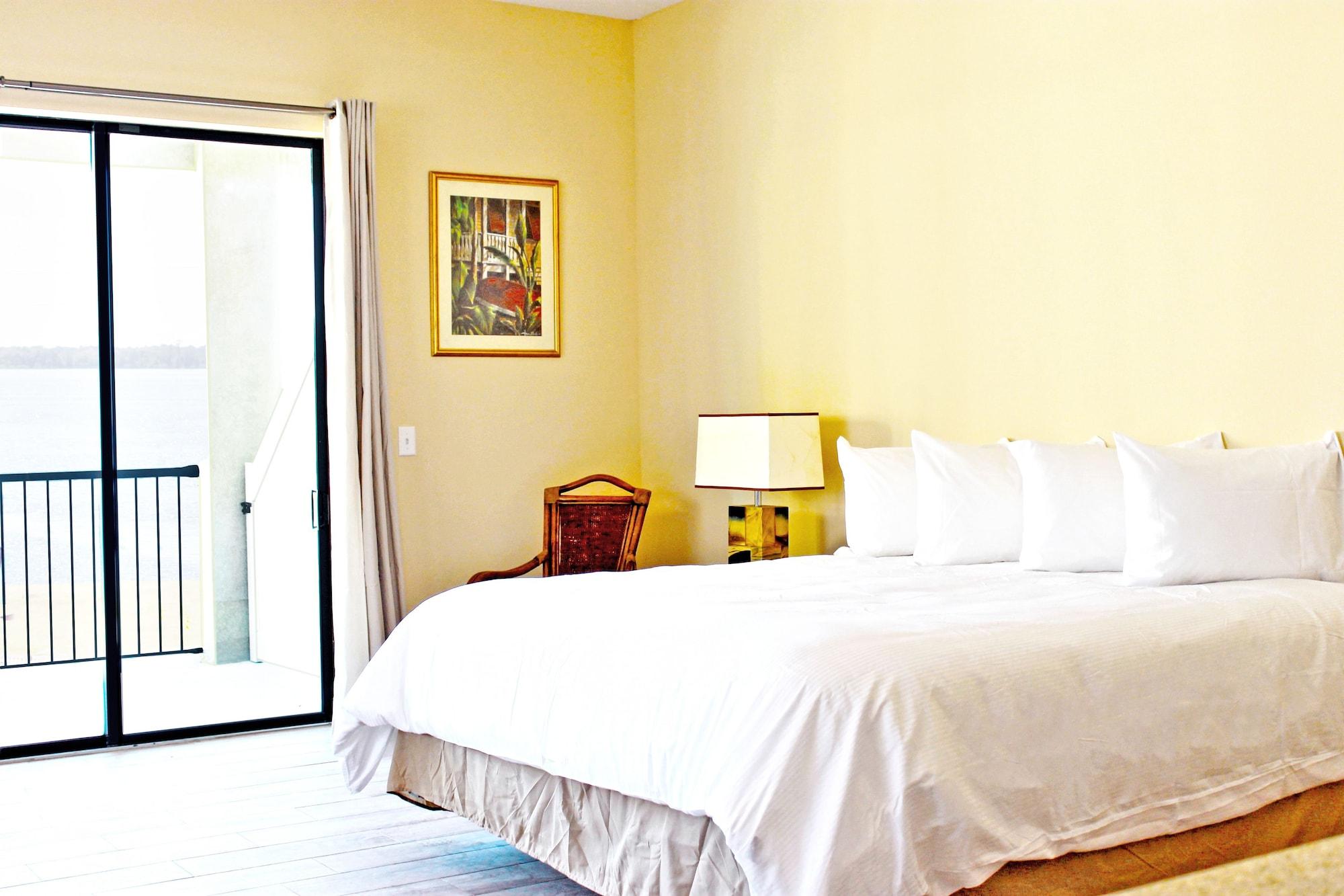 Citrus On the Lake Boutique Hotel / Citrus Sky Bar Tavares by null