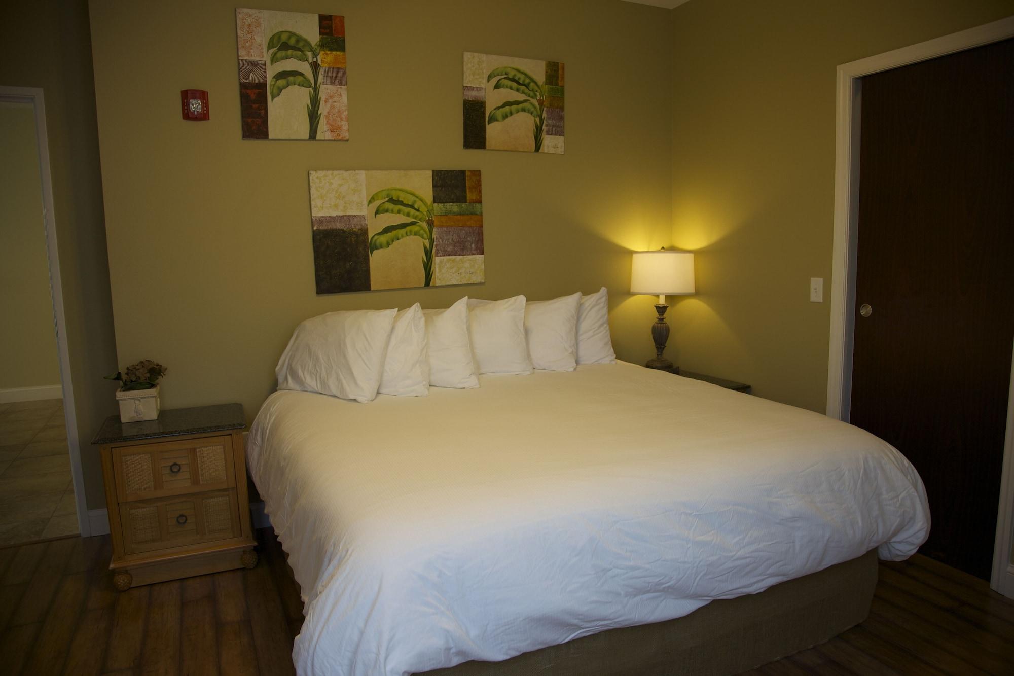 Citrus On the Lake Boutique Hotel / Citrus Sky Bar Tavares by null