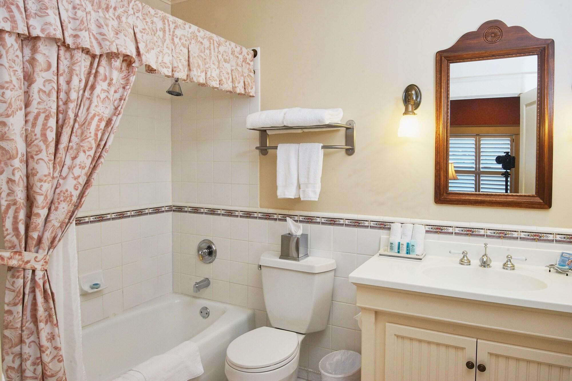 The Hotel Mac & Suites by null