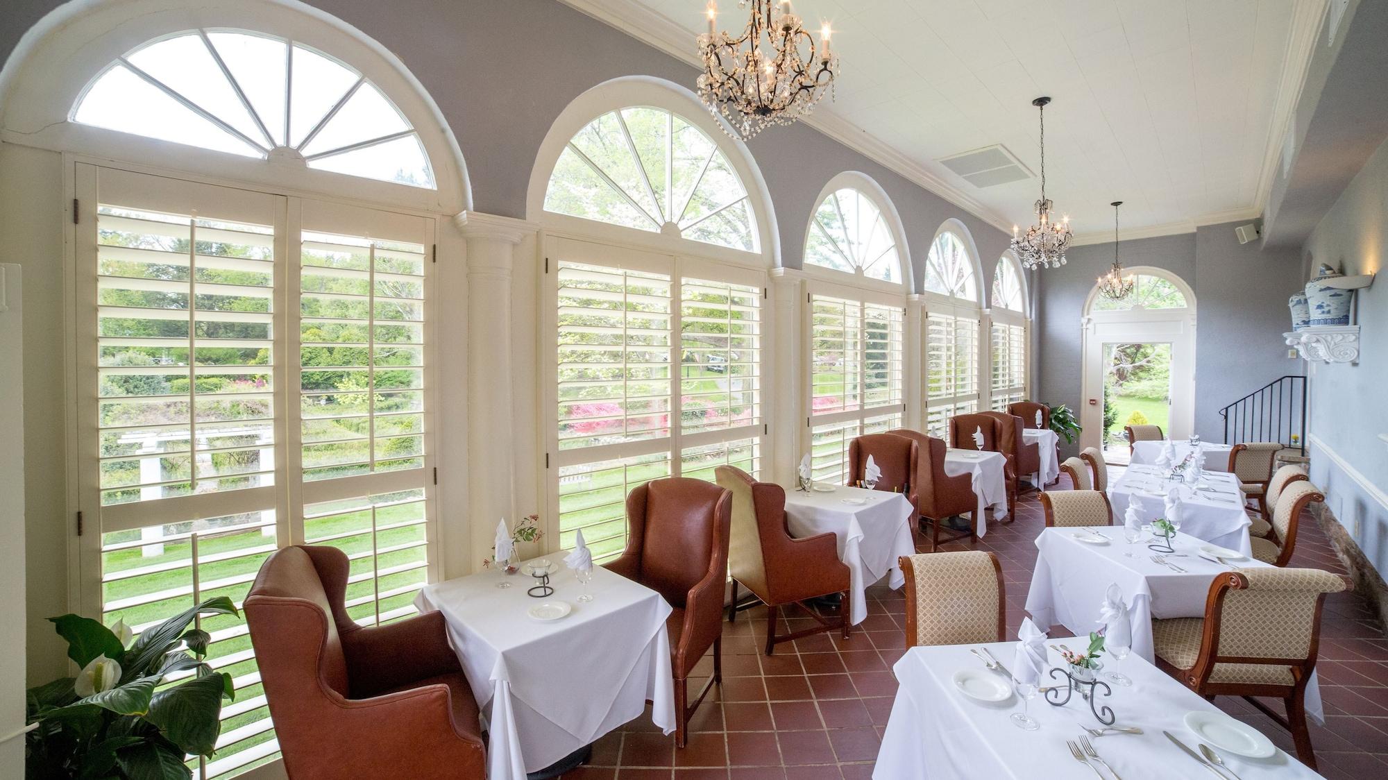 Airlie Hotel
