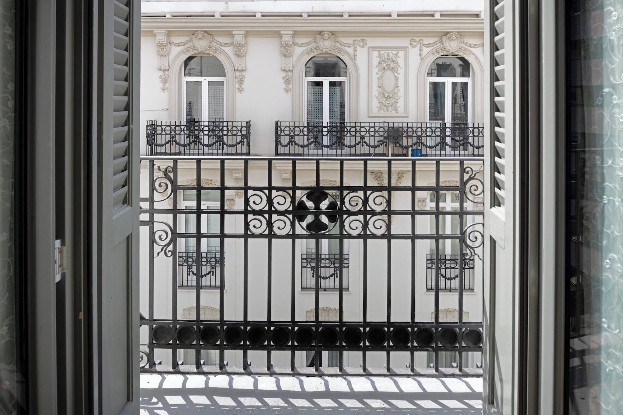 Palacio Santa Clara, Autograph Collection