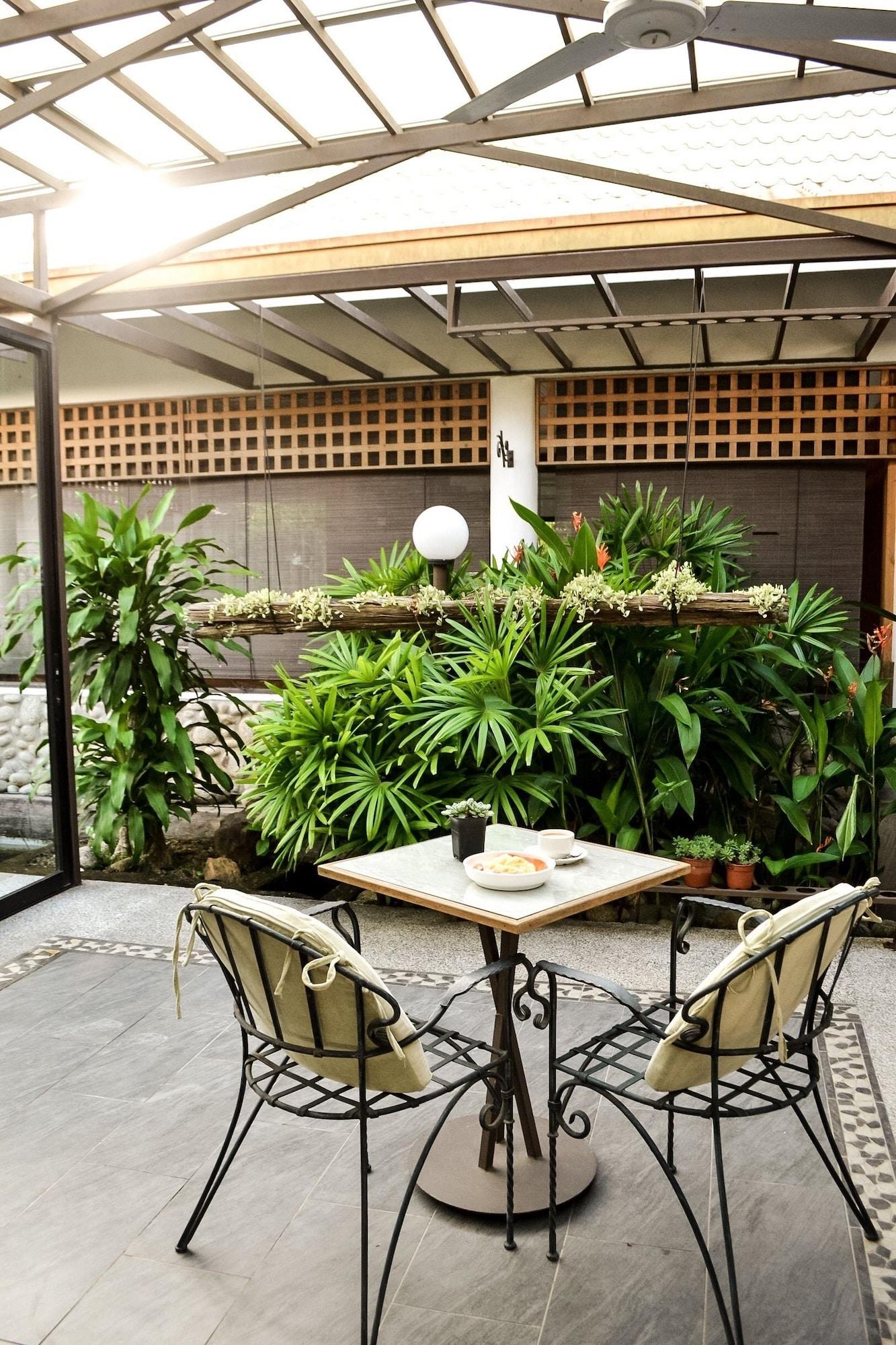 Qi Hotel And Club