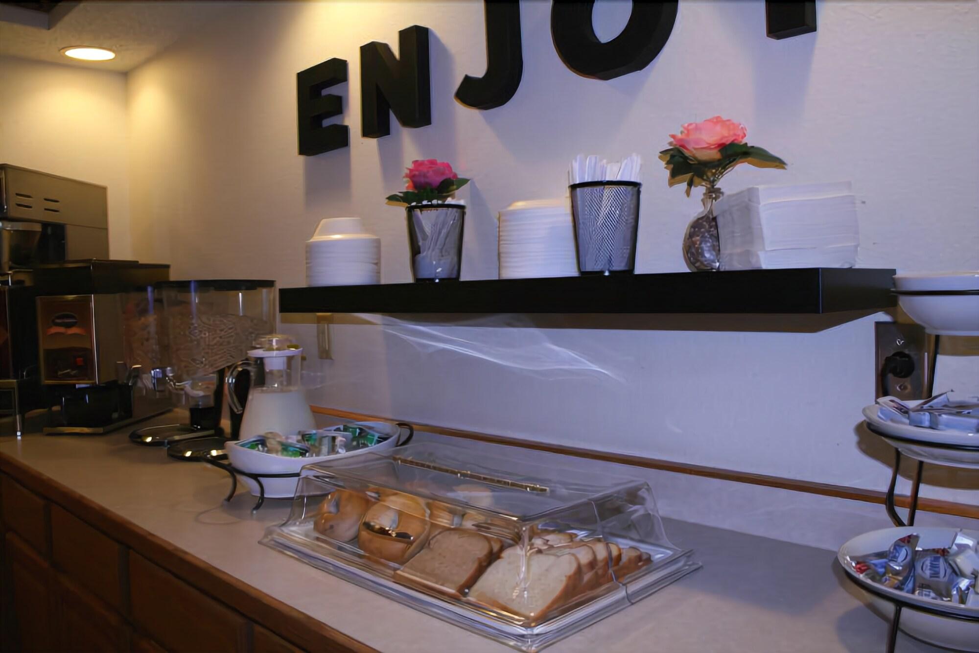 River Valley Inn & Suites