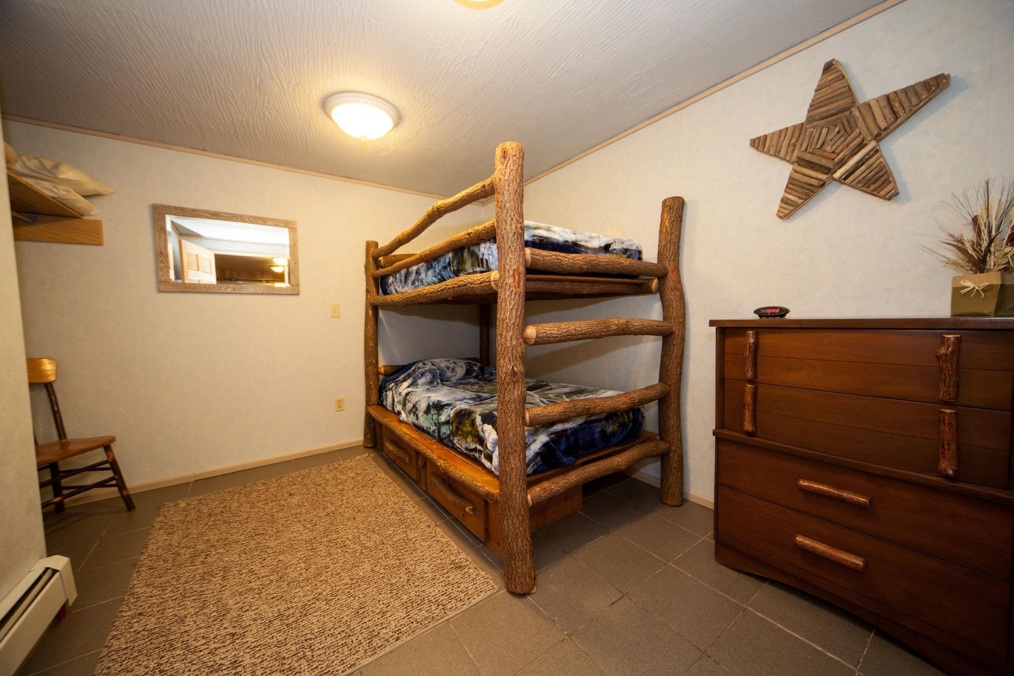 Log Cabin Lodge & Suites