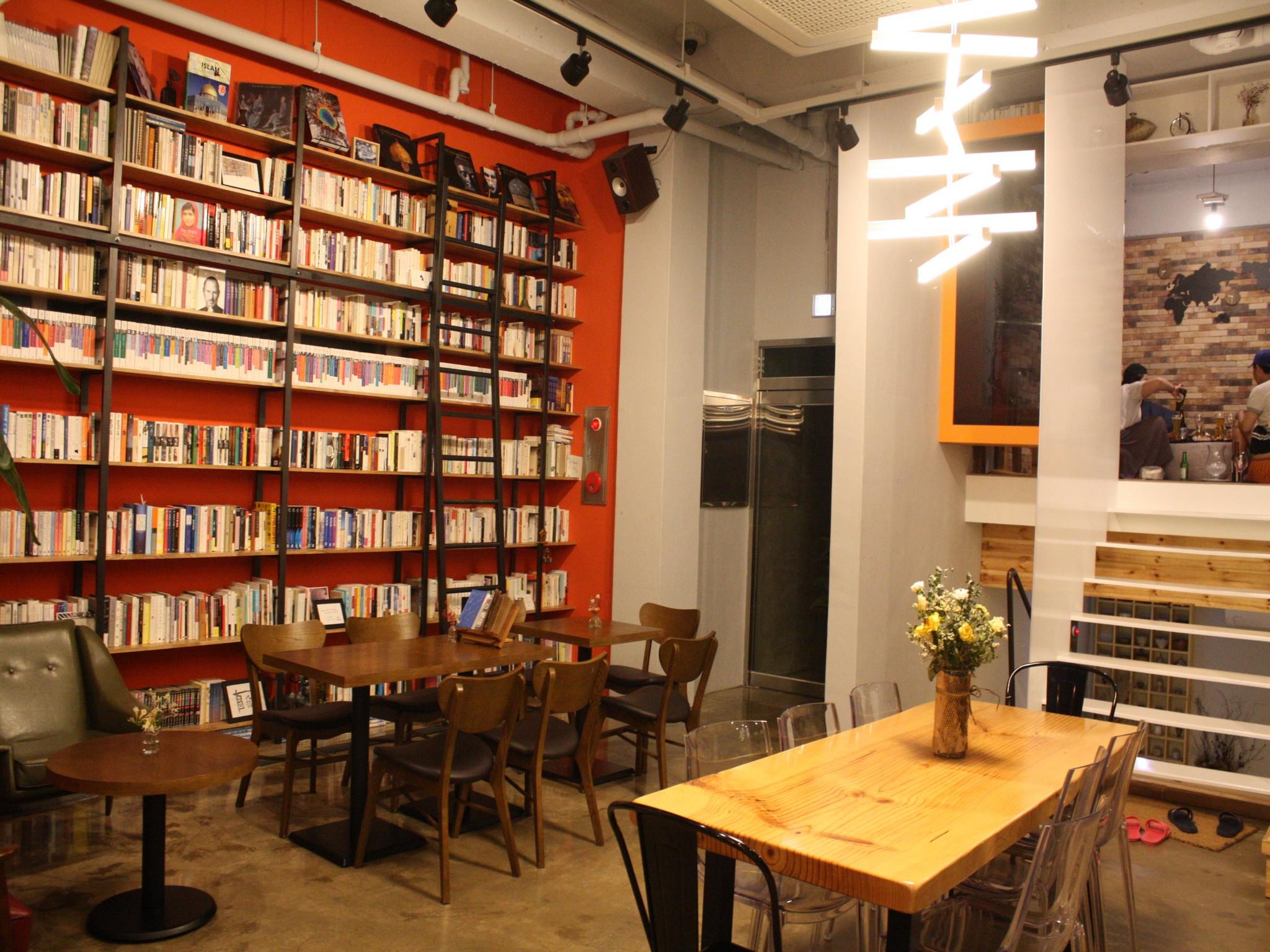Andong Poong-gyung hostel n LIBRARY