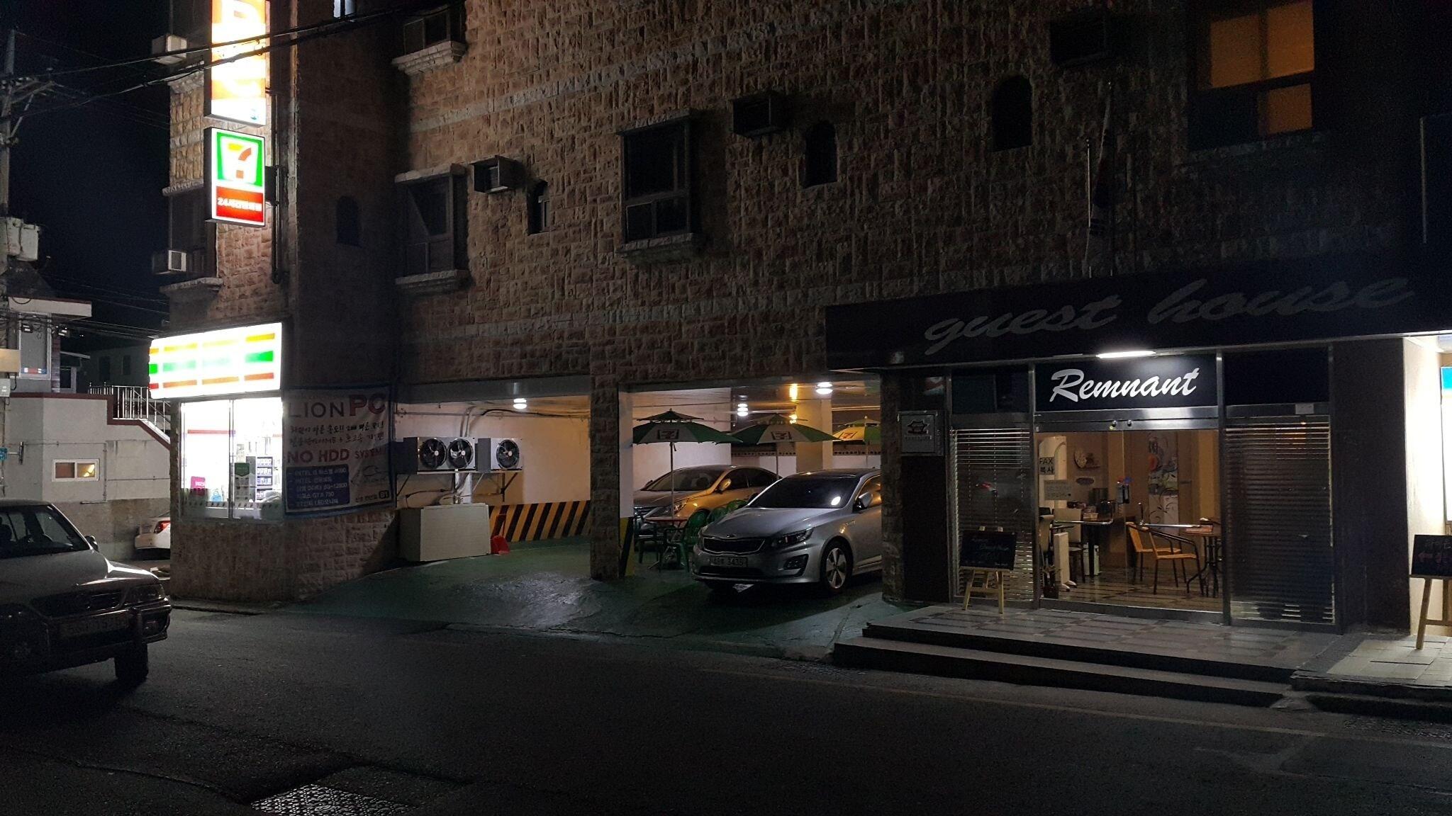Remnant Guesthouse - Hostel