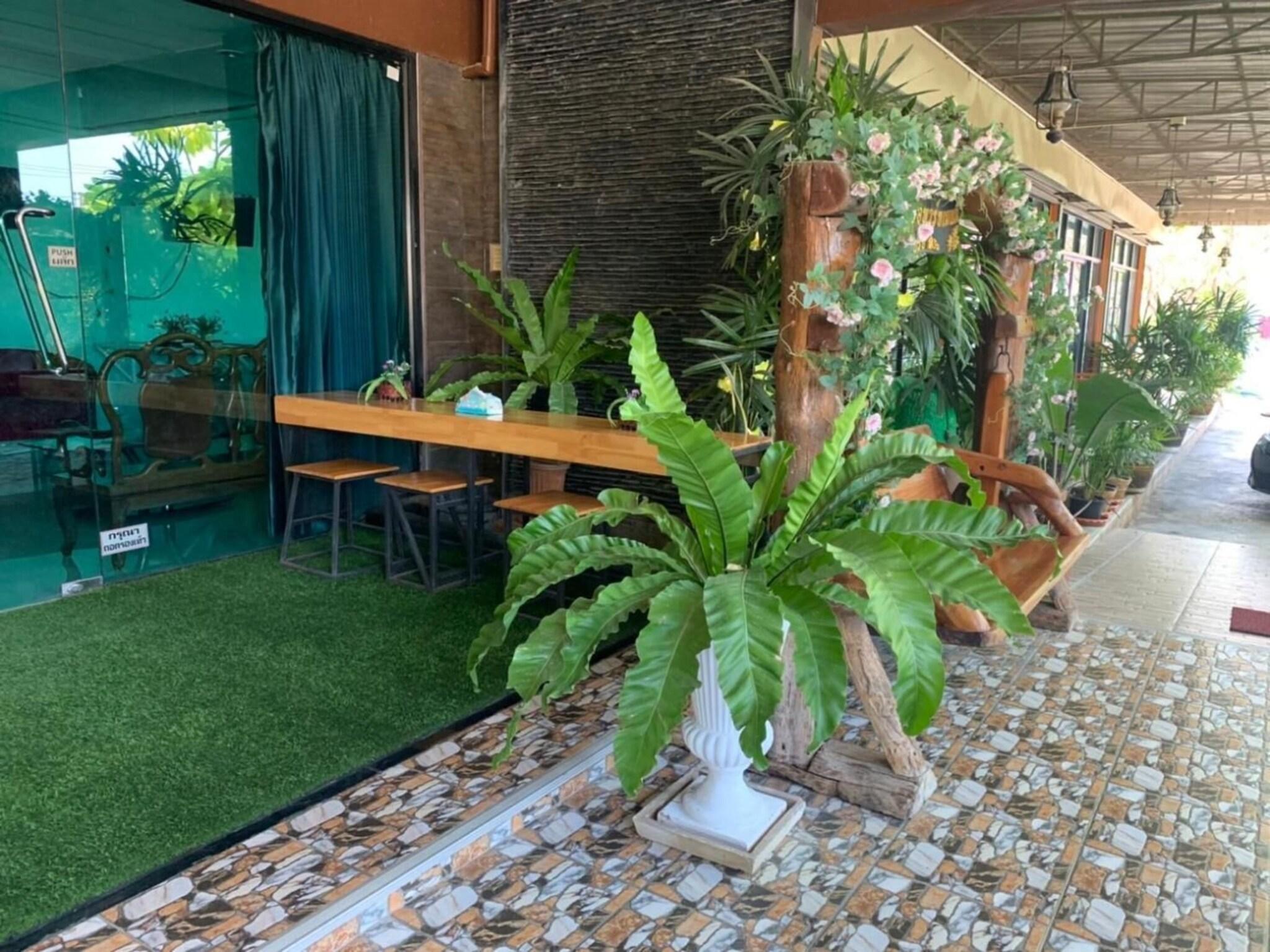 Lert Sri Hotel