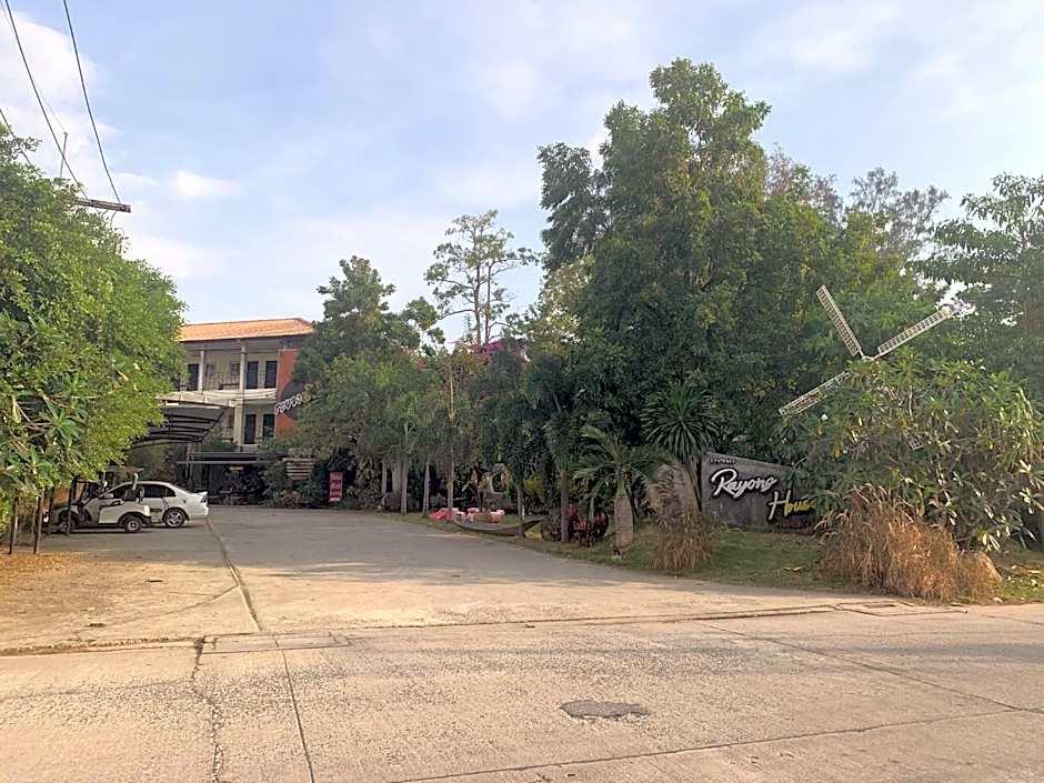 Rayonghouse Resort