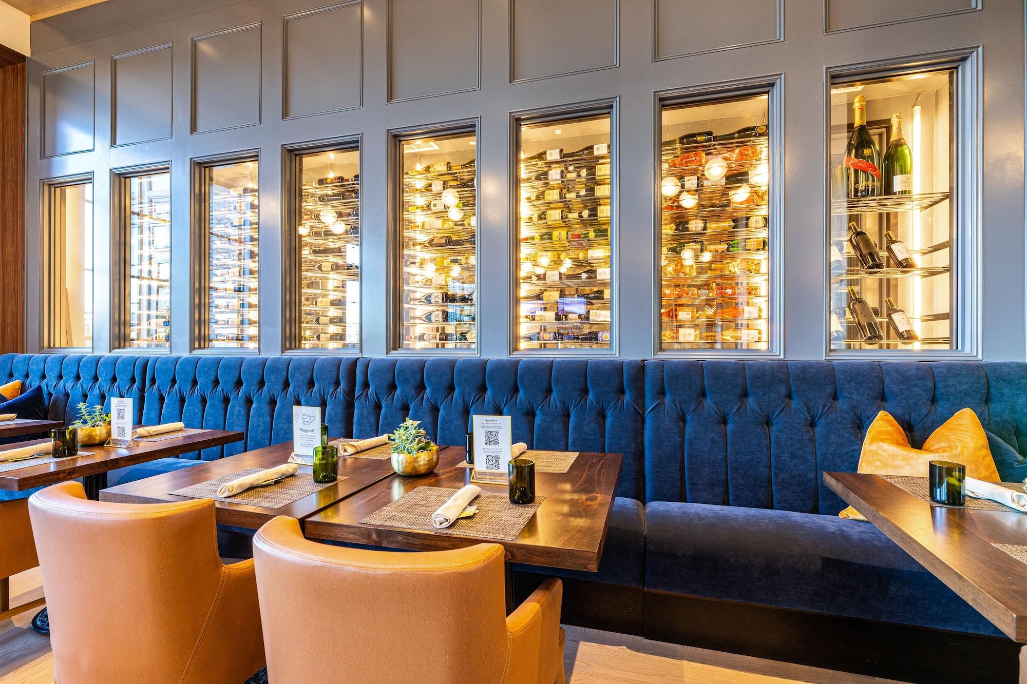 Hotel Vin, Grapevine, Autograph Collection by null